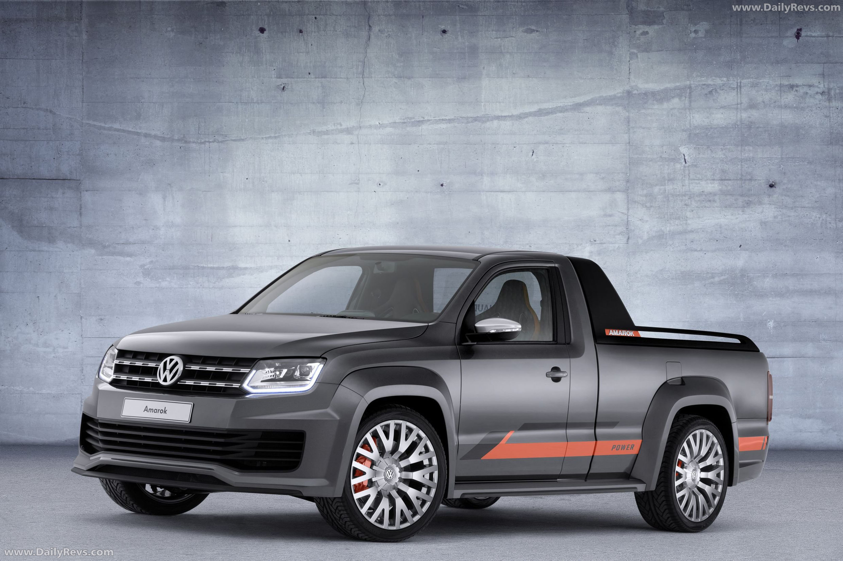 2014 Volkswagen Amarok Power Concept Front View