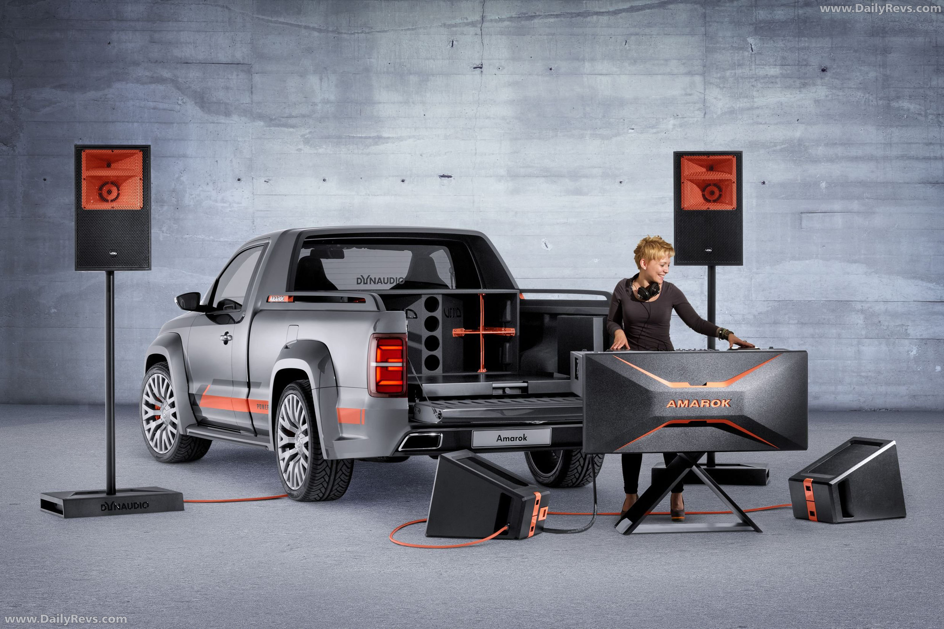 2014 Volkswagen Amarok Power Concept Rear View