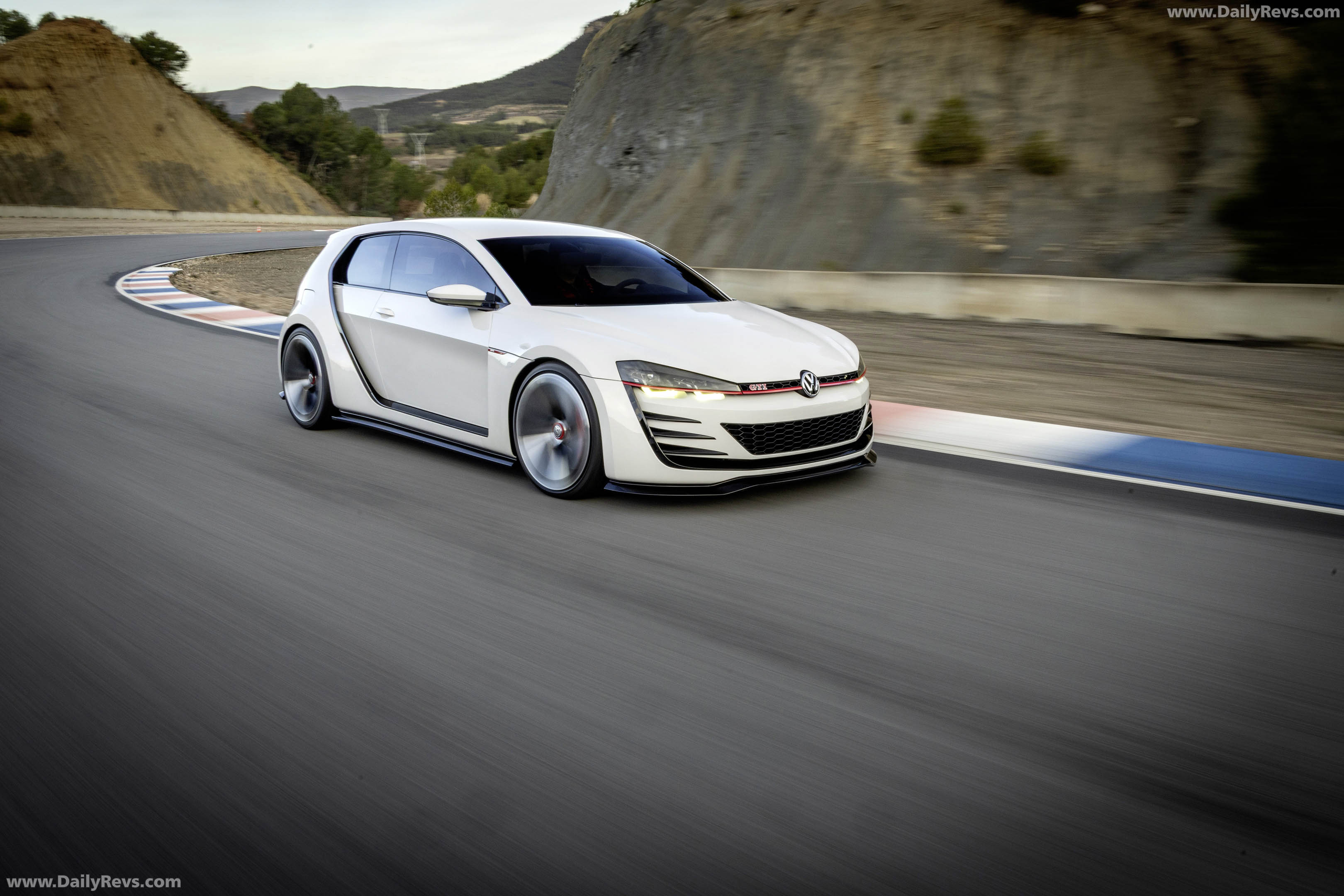 2013 Volkswagen Design Vision GTI Concept Front View