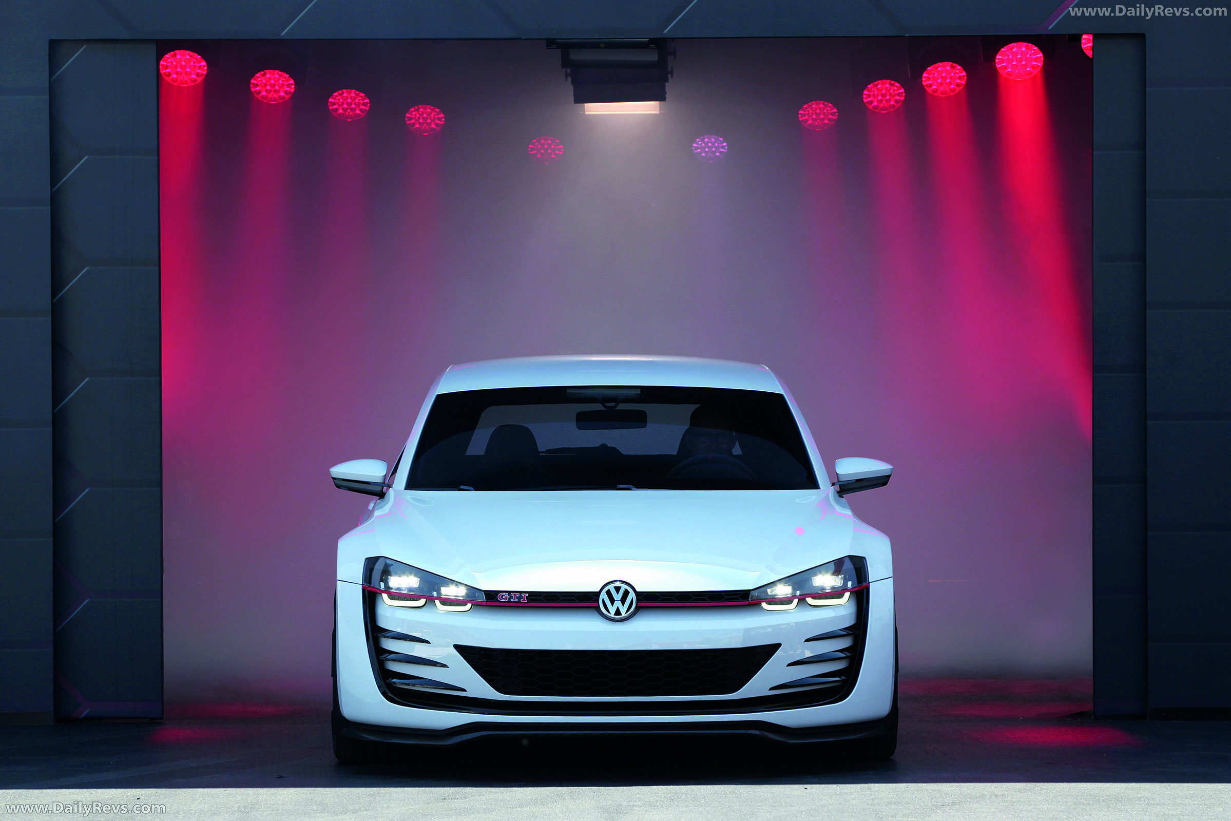 2013 Volkswagen Design Vision GTI Concept Front View