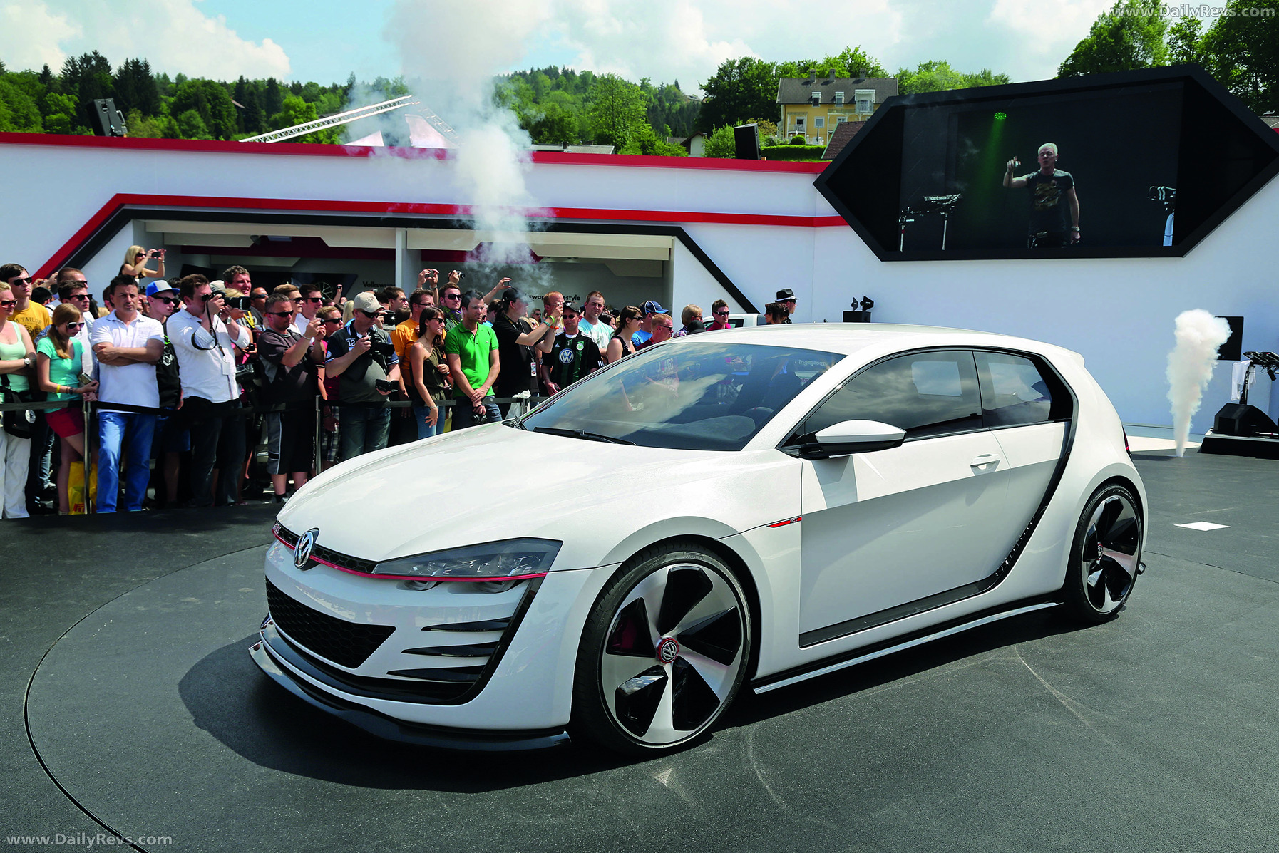 2013 Volkswagen Design Vision GTI Concept Front View