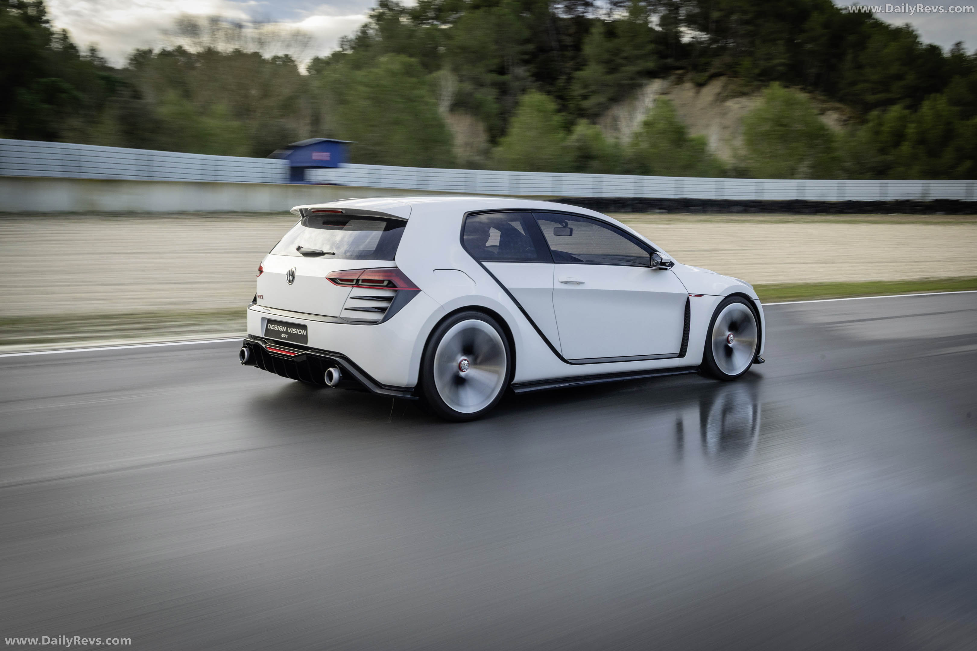 2013 Volkswagen Design Vision GTI Concept Rear View