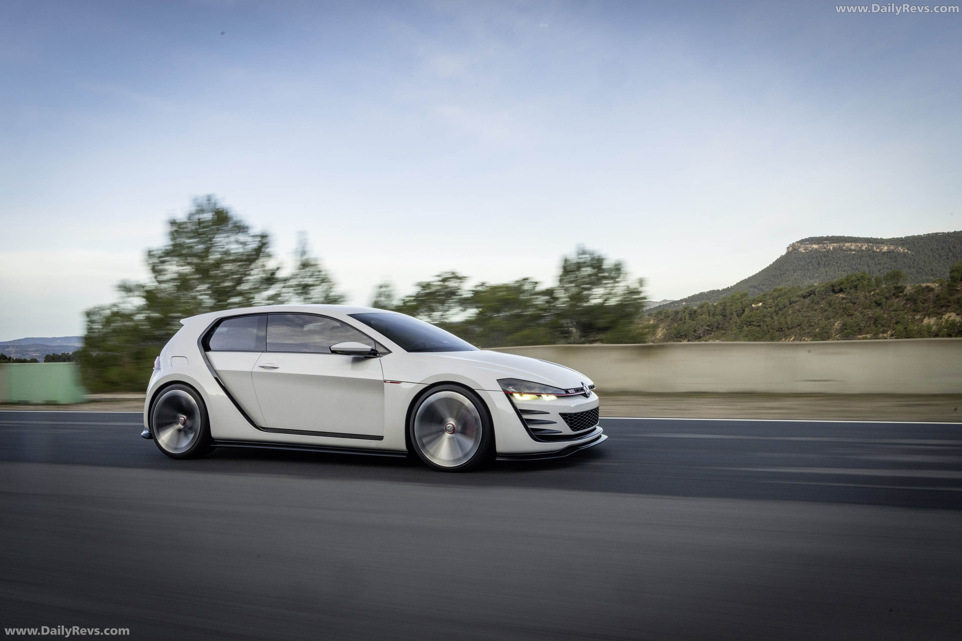 2013 Volkswagen Design Vision GTI Concept Side View