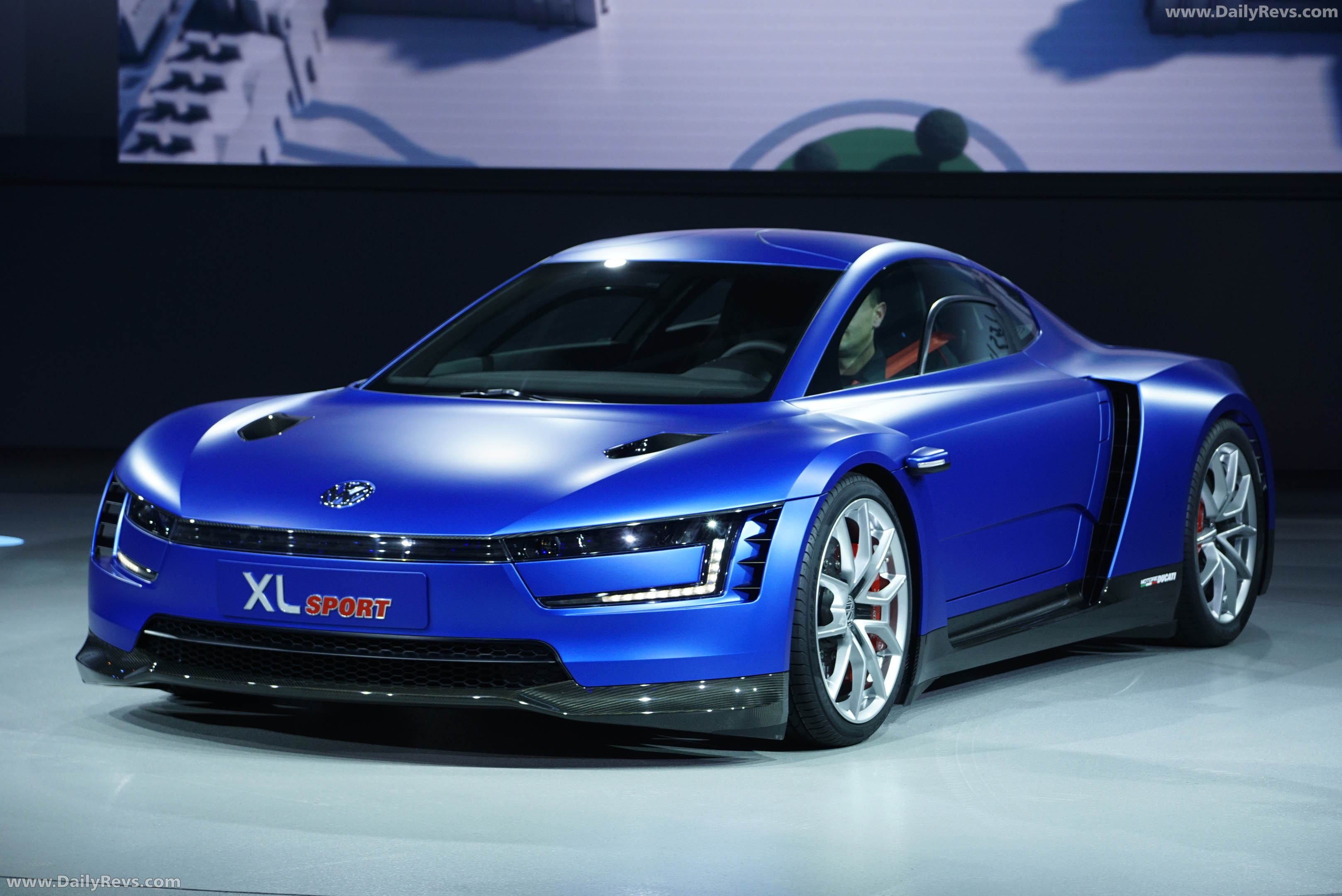2014 Volkswagen XL Sport Concept Front View
