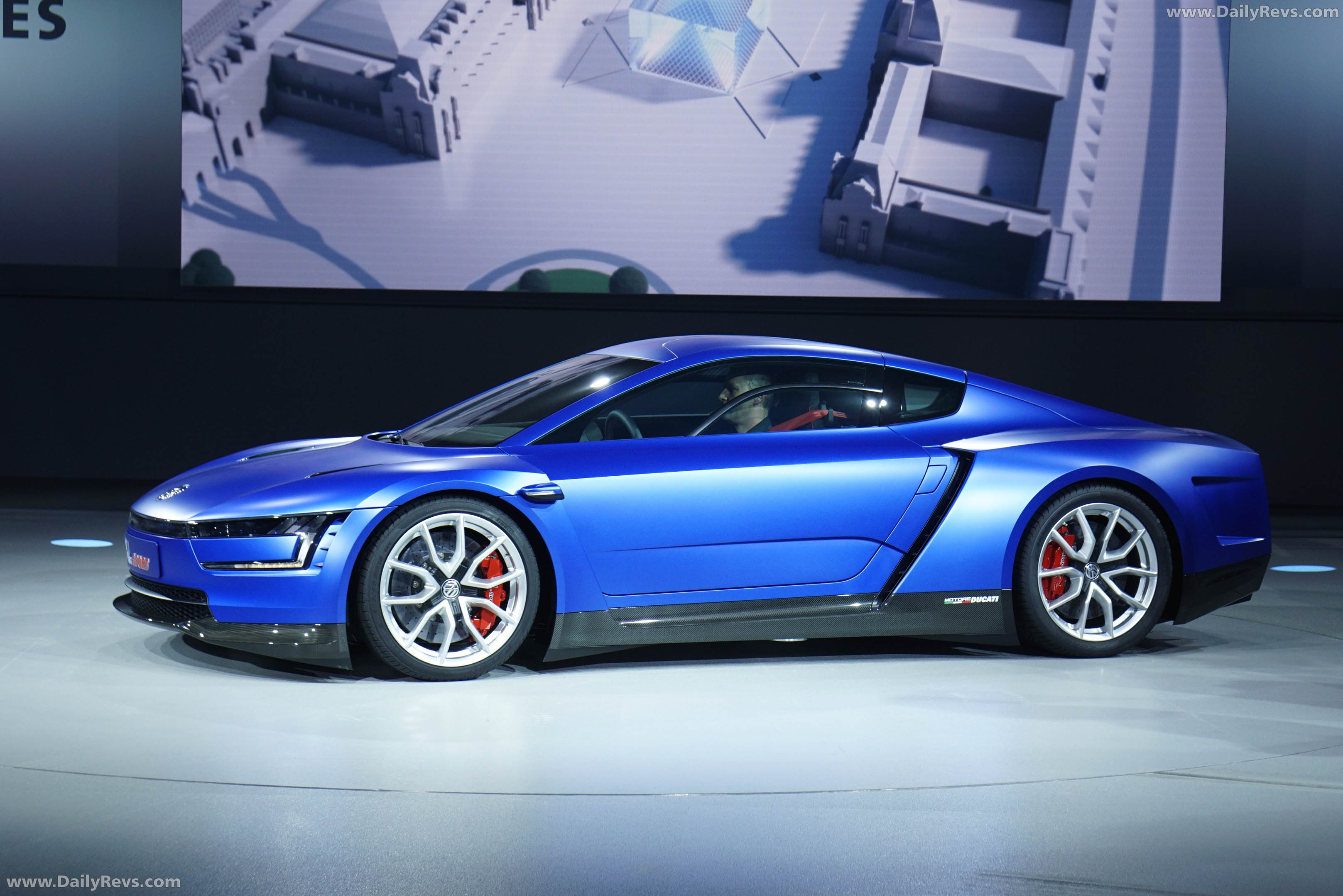 2014 Volkswagen XL Sport Concept Side View