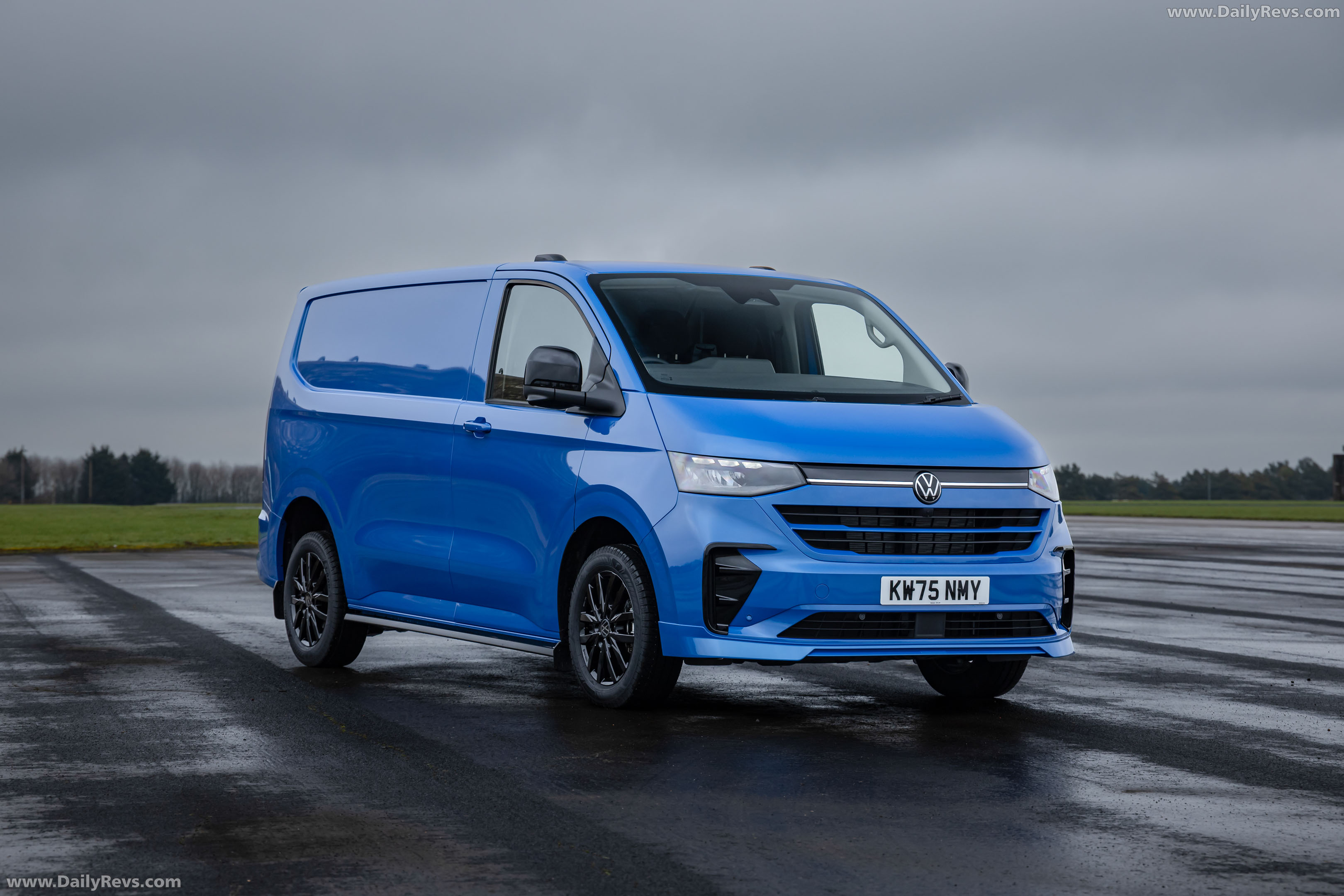 2026 Volkswagen Transporter Commerce Pro S Front View