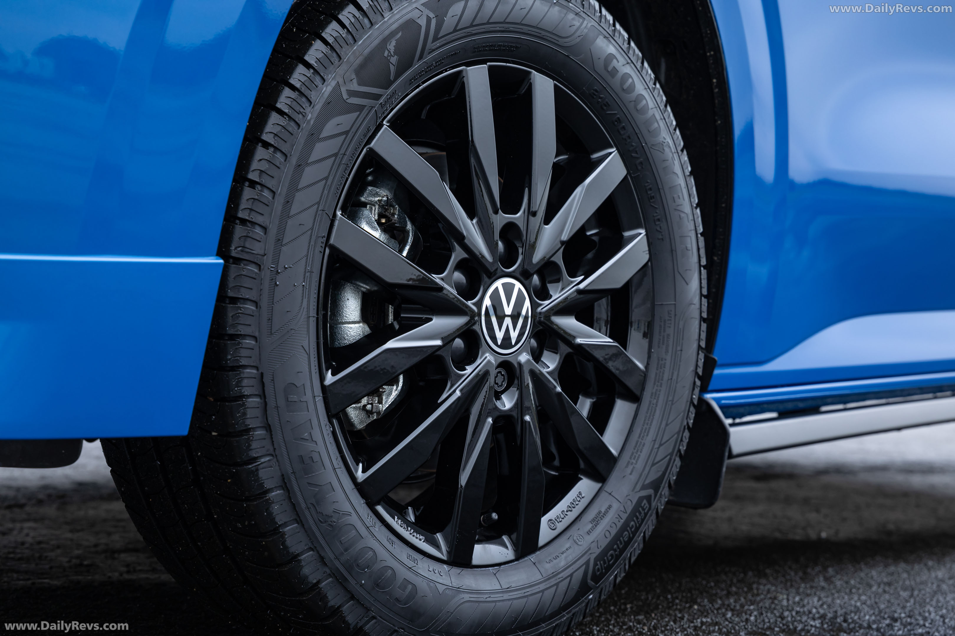 2026 Volkswagen Transporter Commerce Pro S Exterior