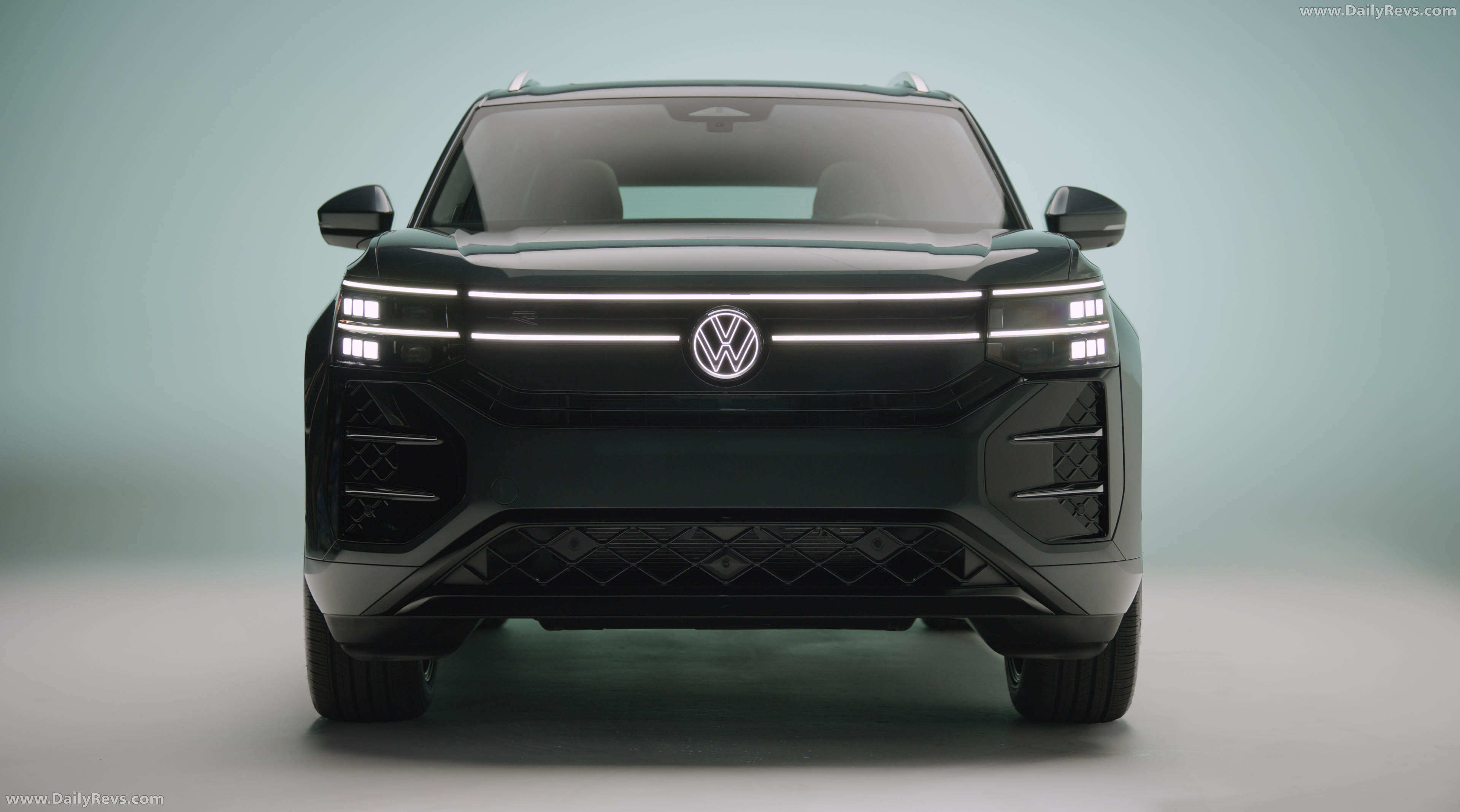 2027 Volkswagen Atlas R-Line Front View