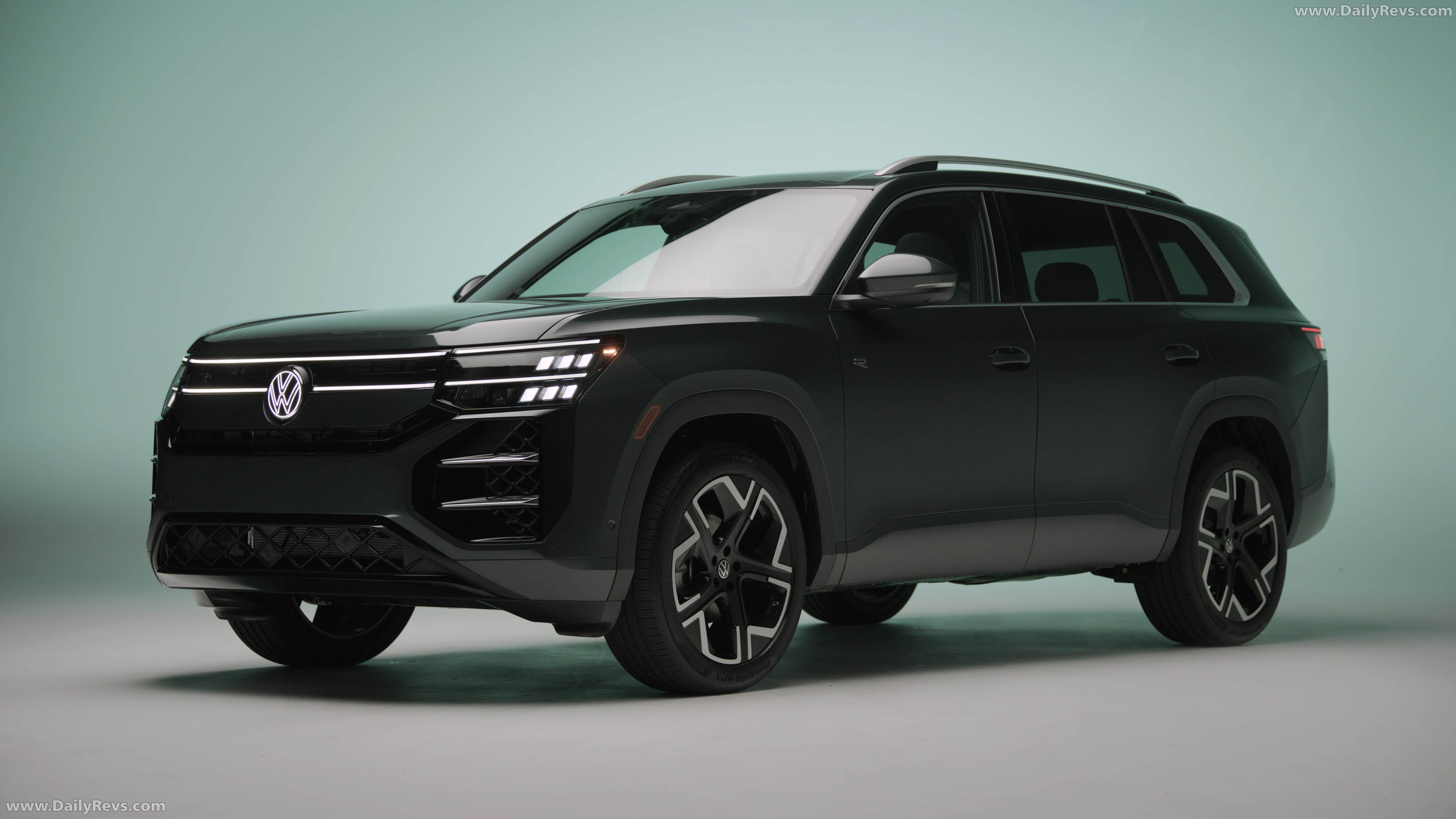 2027 Volkswagen Atlas R-Line Front View