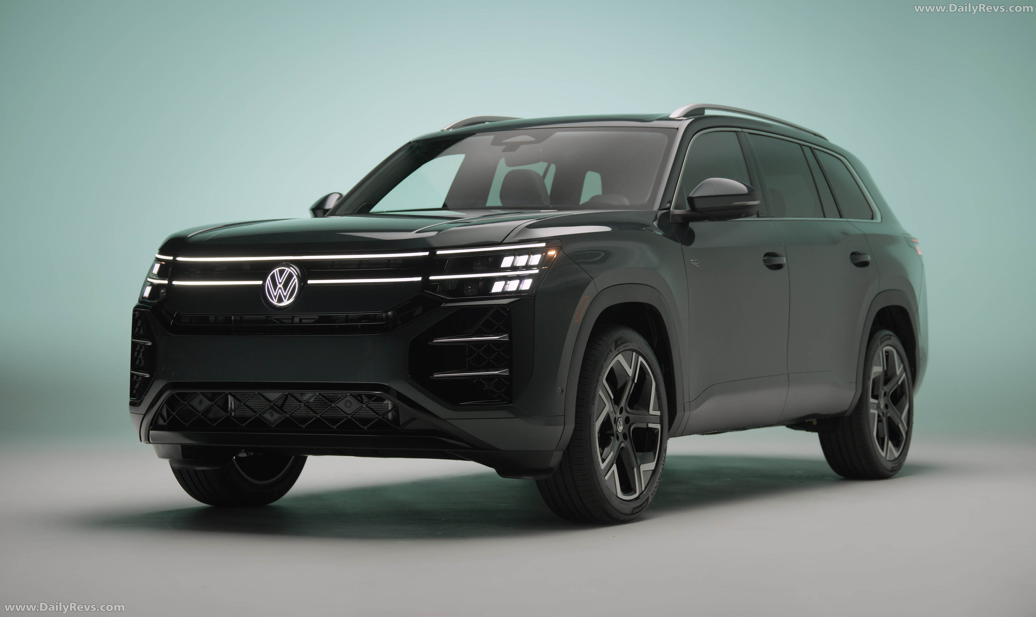2027 Volkswagen Atlas R-Line Front View
