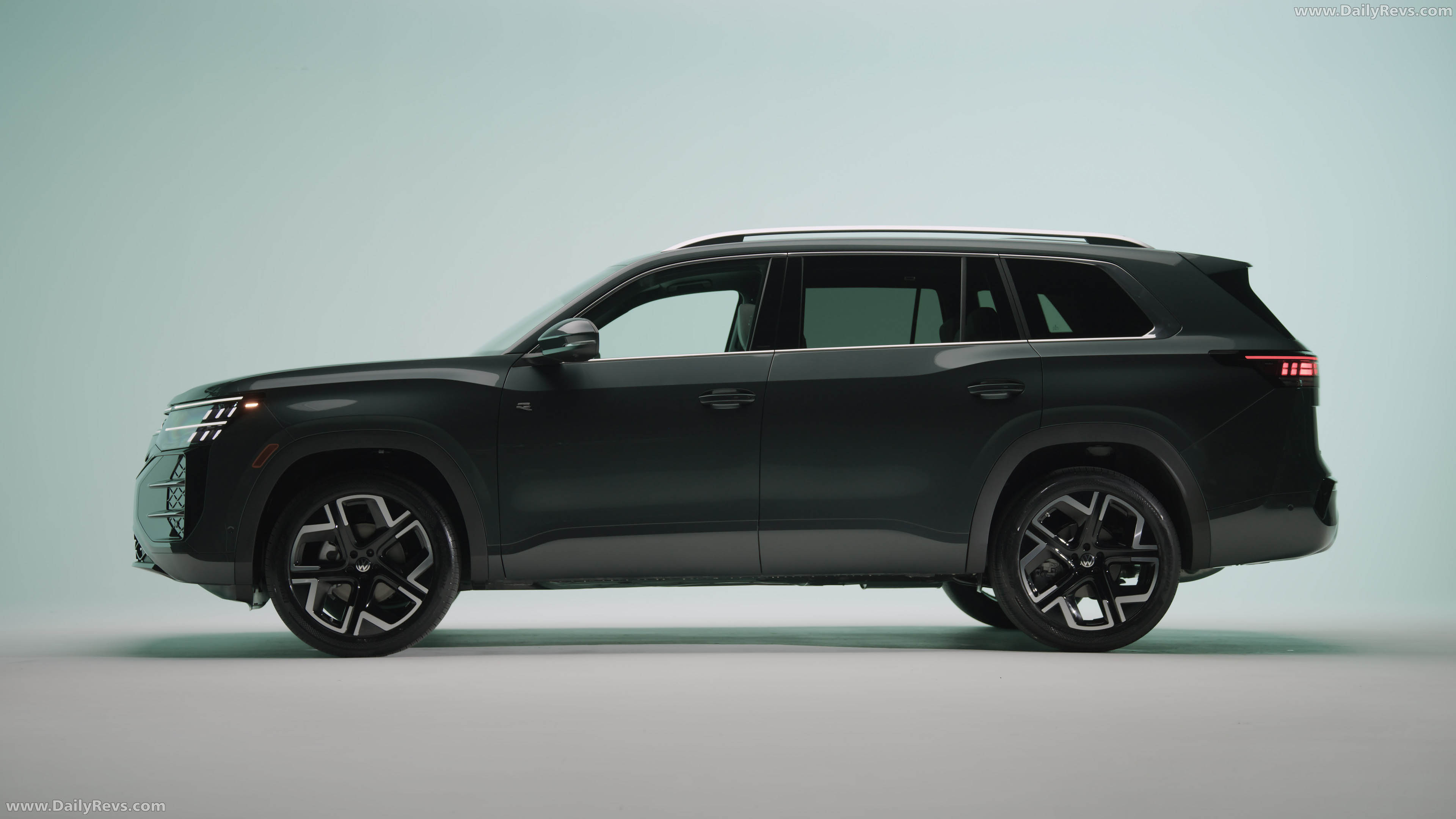 2027 Volkswagen Atlas R-Line Side View