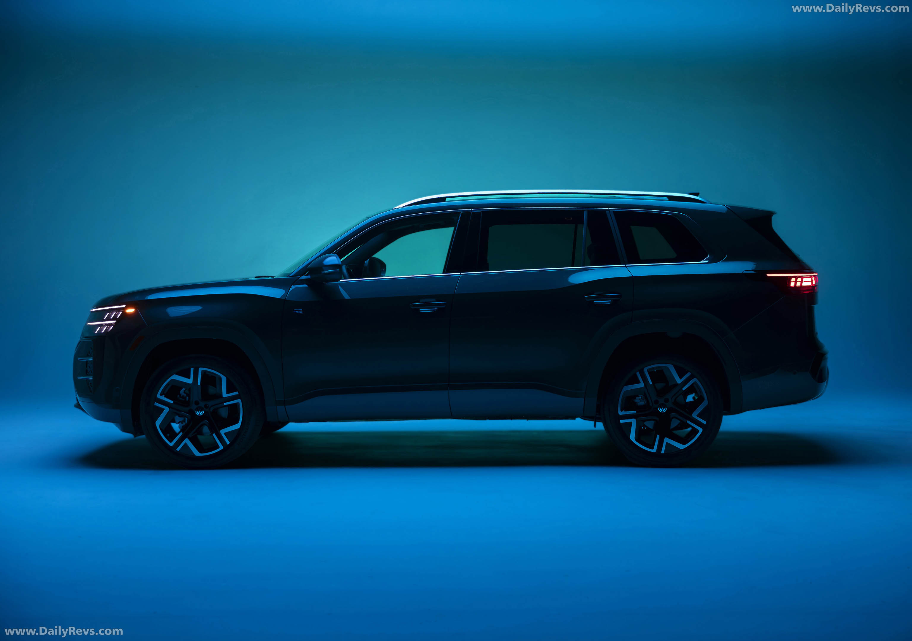 2027 Volkswagen Atlas R-Line Side View