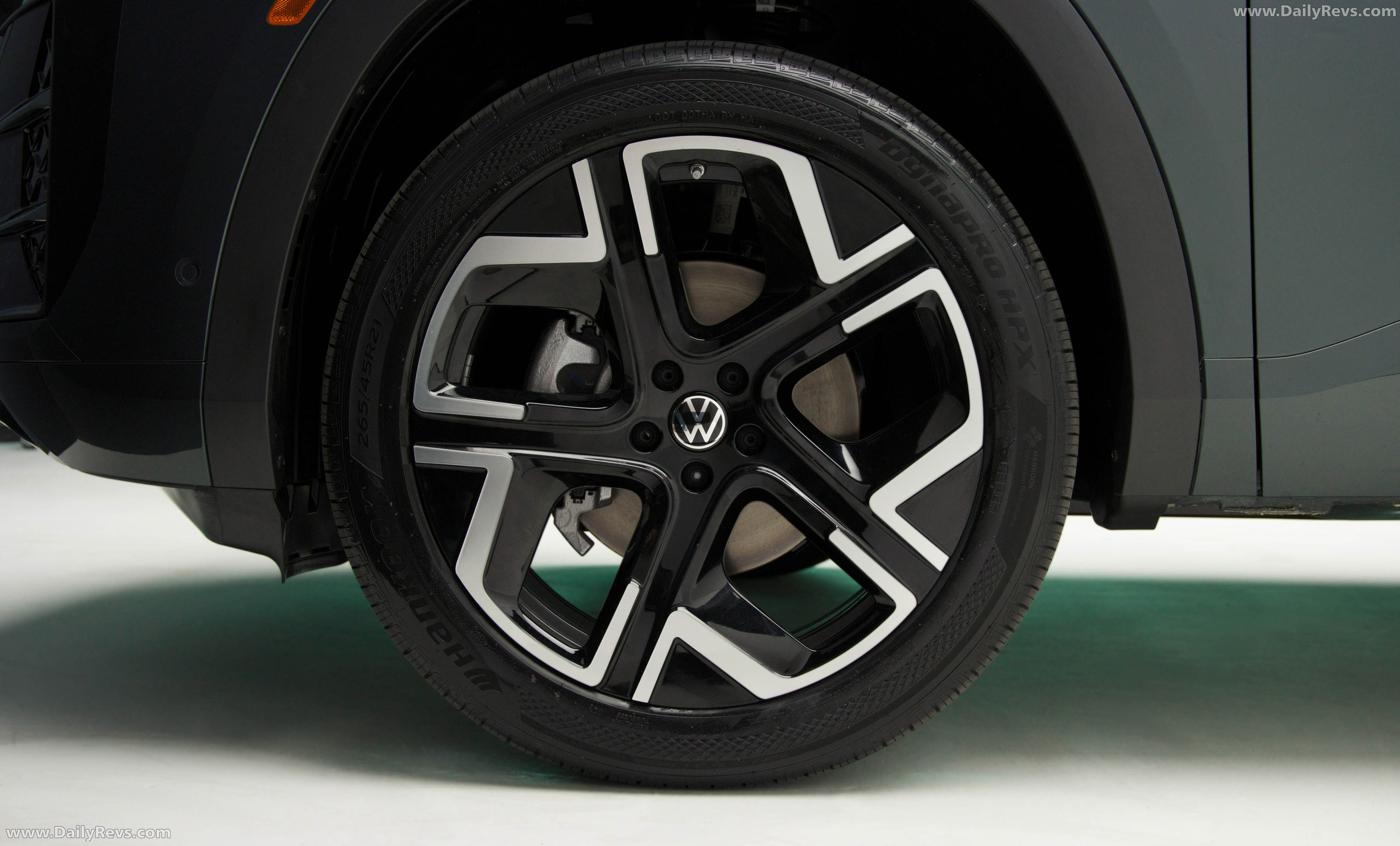 2027 Volkswagen Atlas R-Line Exterior