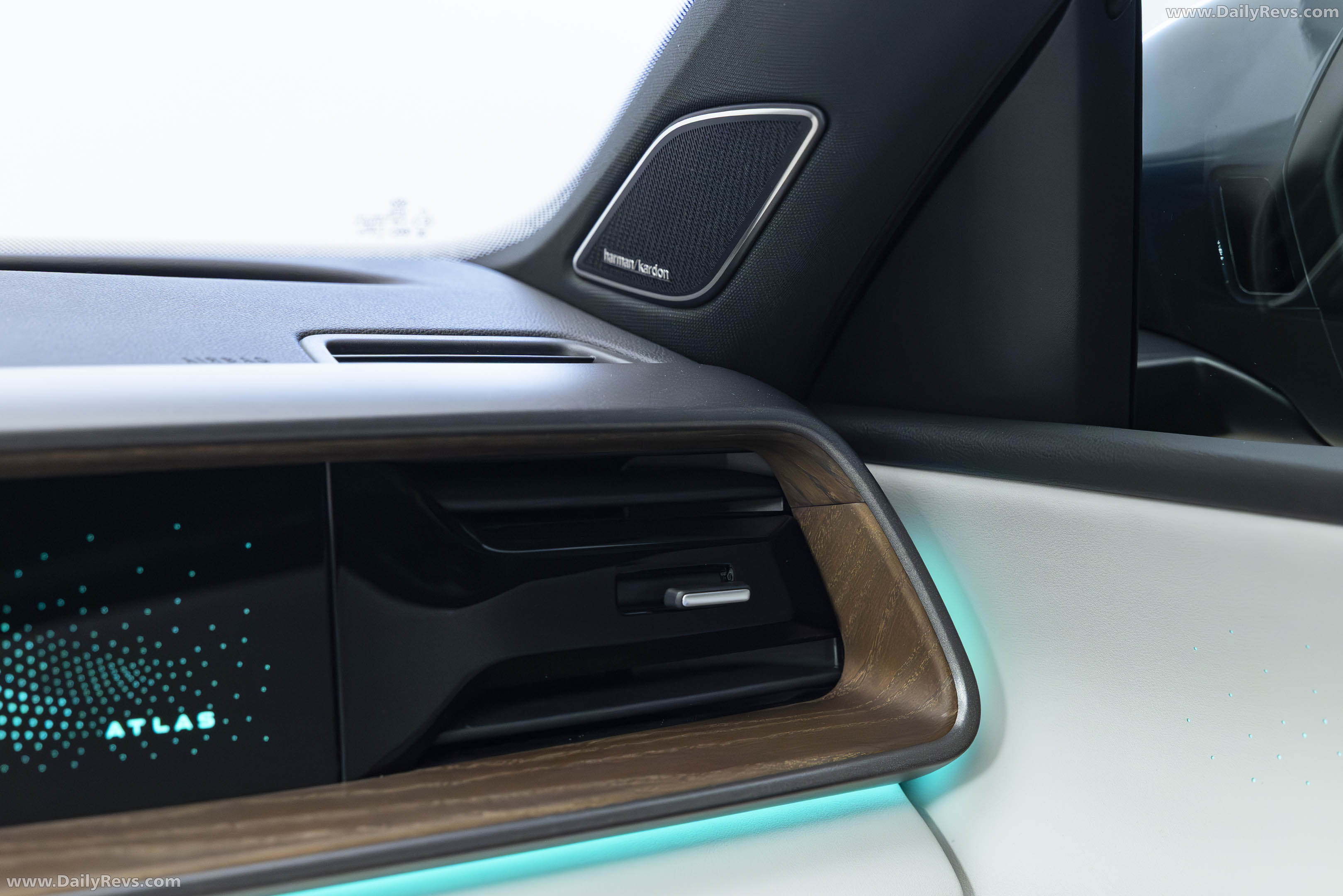 2027 Volkswagen Atlas R-Line Interior