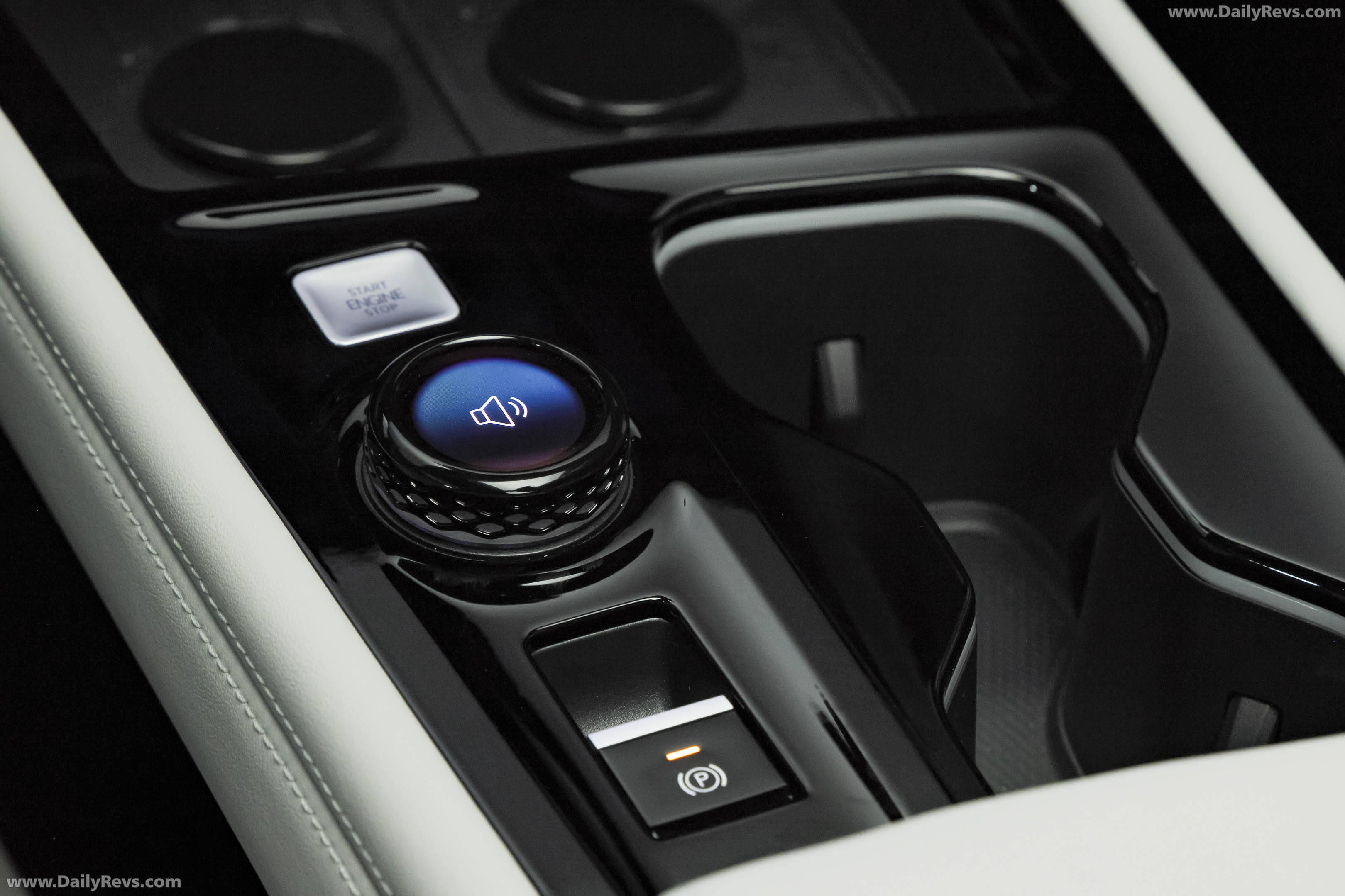 2027 Volkswagen Atlas R-Line Interior