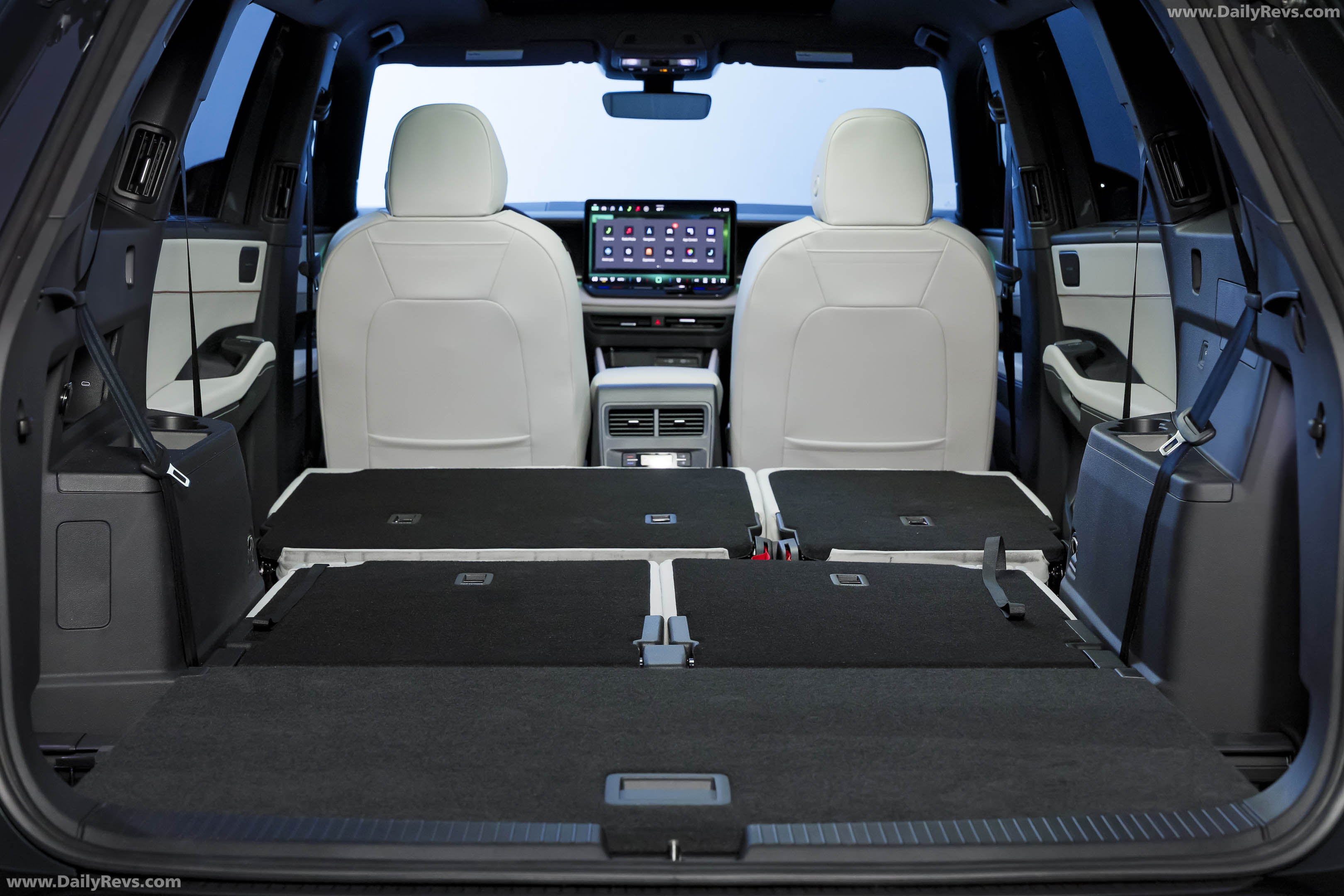 2027 Volkswagen Atlas R-Line Interior