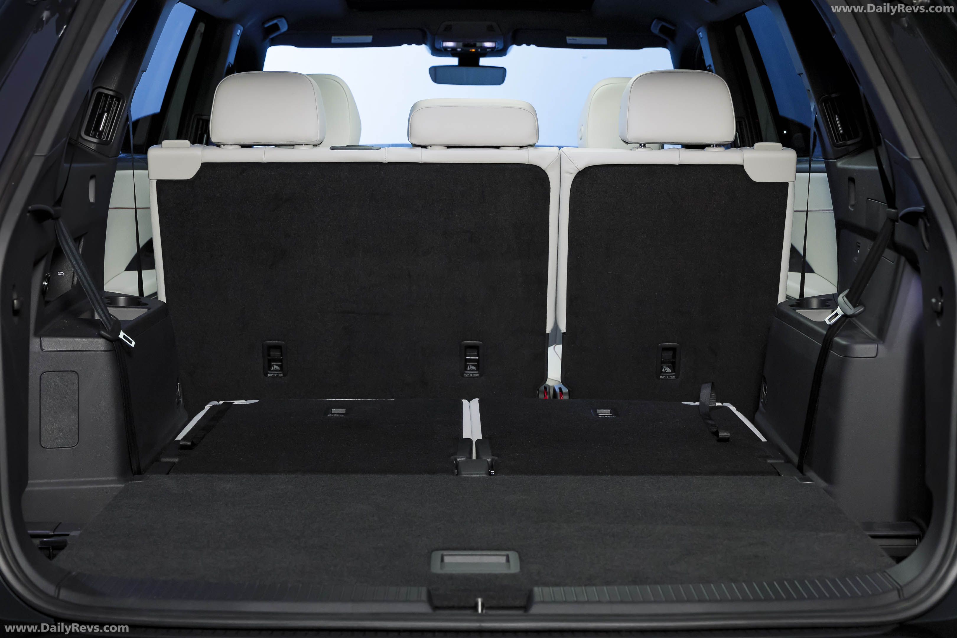 2027 Volkswagen Atlas R-Line Interior