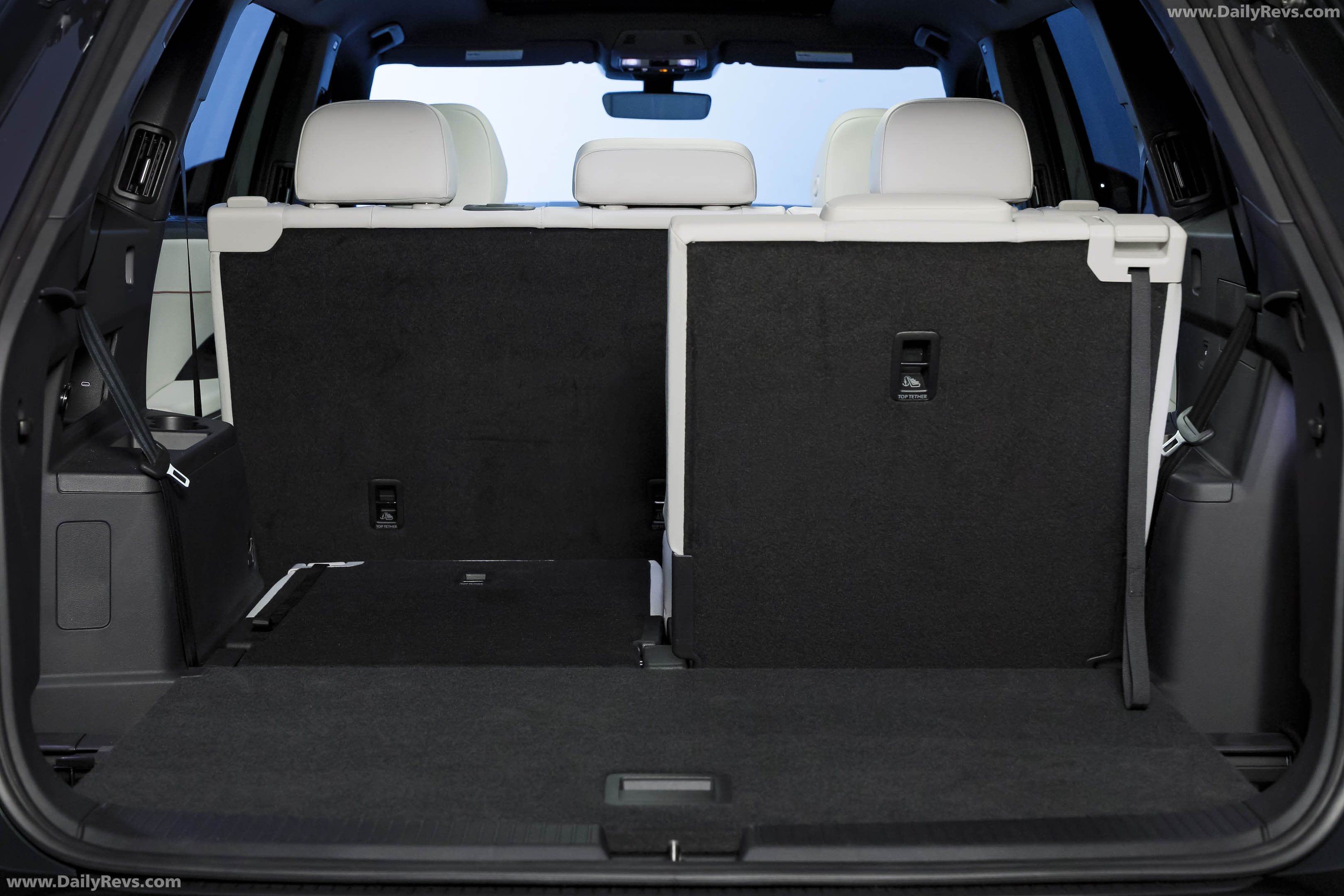 2027 Volkswagen Atlas R-Line Interior