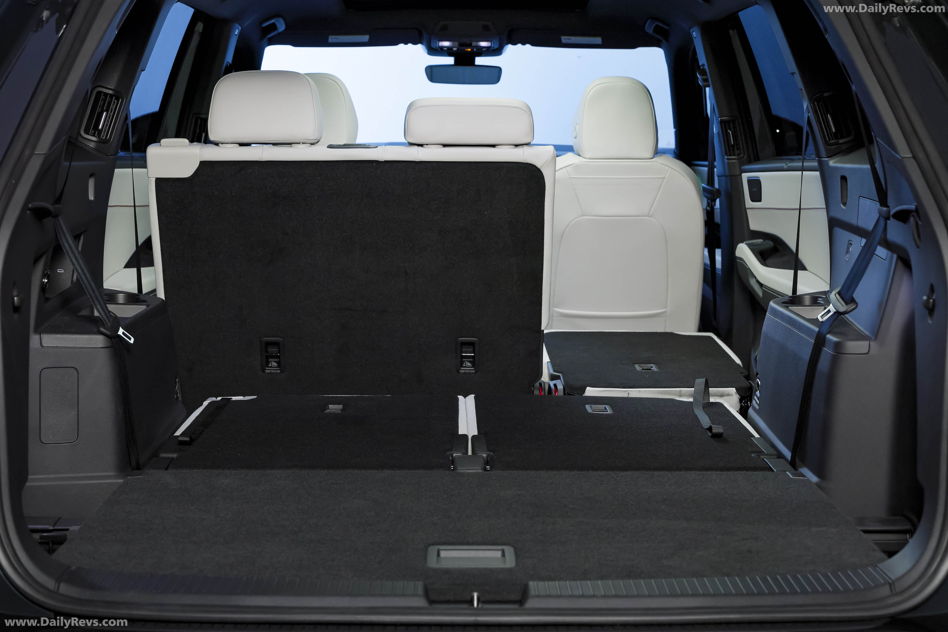 2027 Volkswagen Atlas R-Line Interior