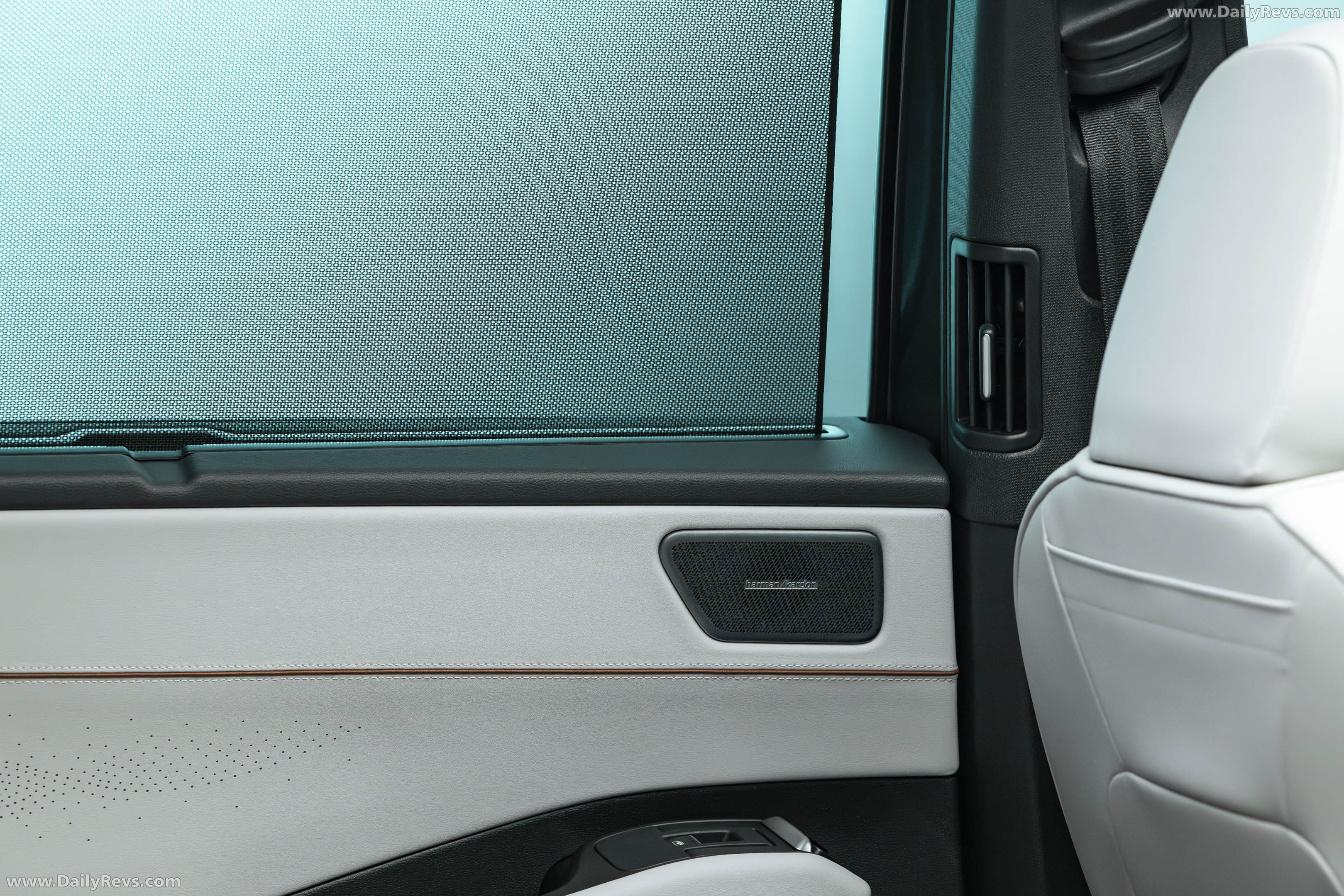 2027 Volkswagen Atlas R-Line Interior