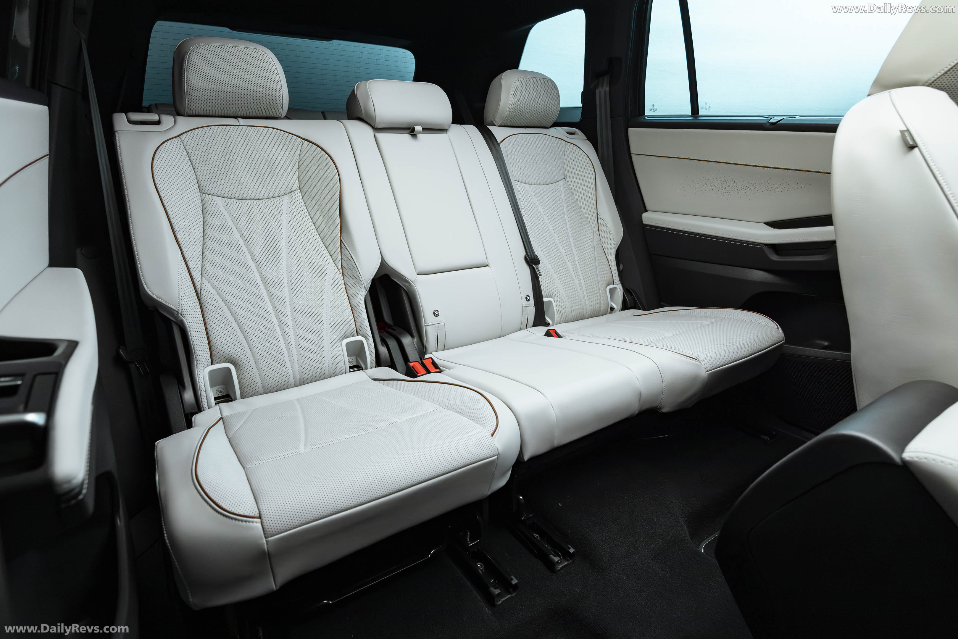 2027 Volkswagen Atlas R-Line Interior