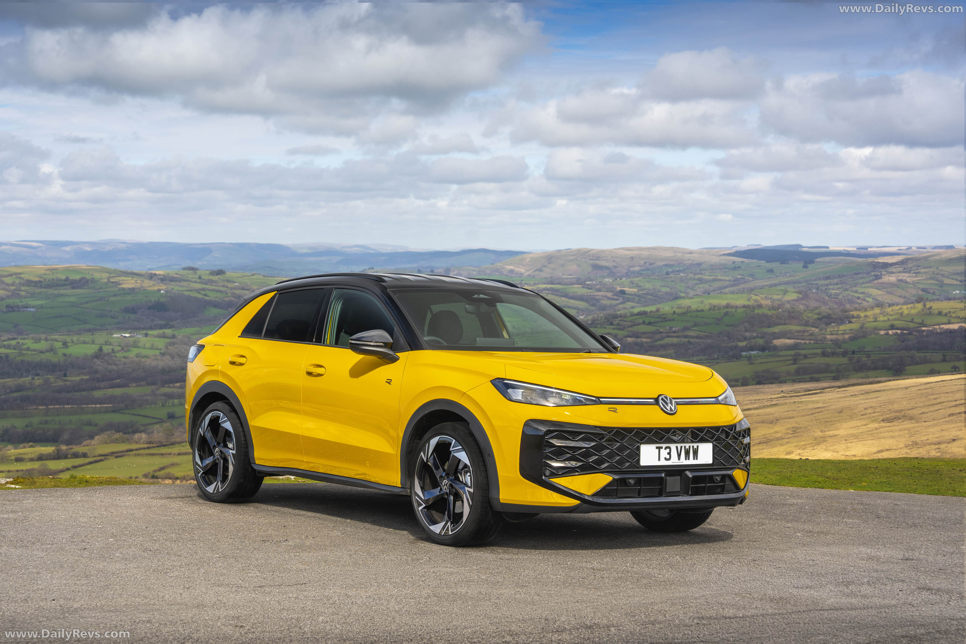 2026 Volkswagen T-Roc R-Line UK Version Front View