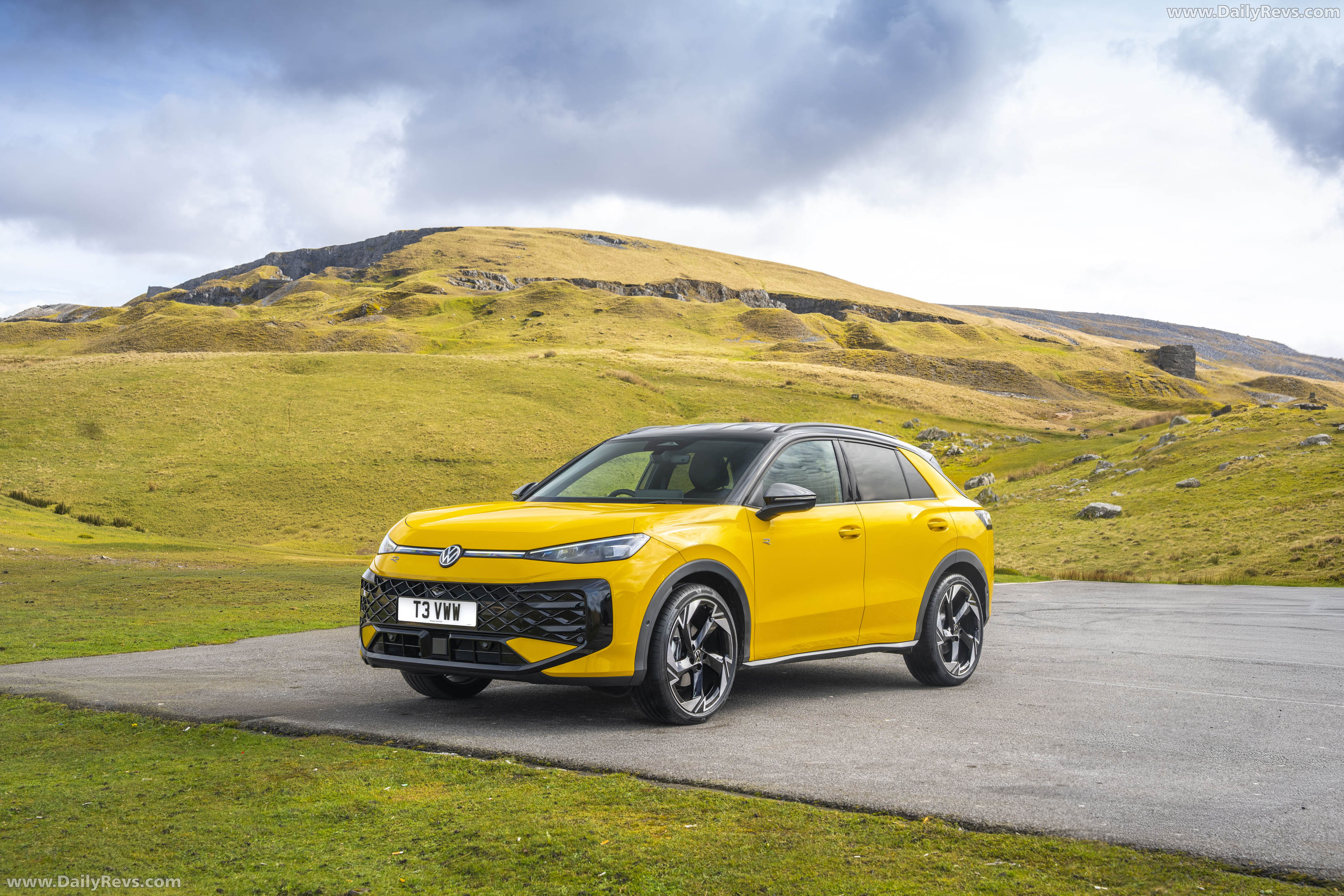 2026 Volkswagen T-Roc R-Line UK Version Front View