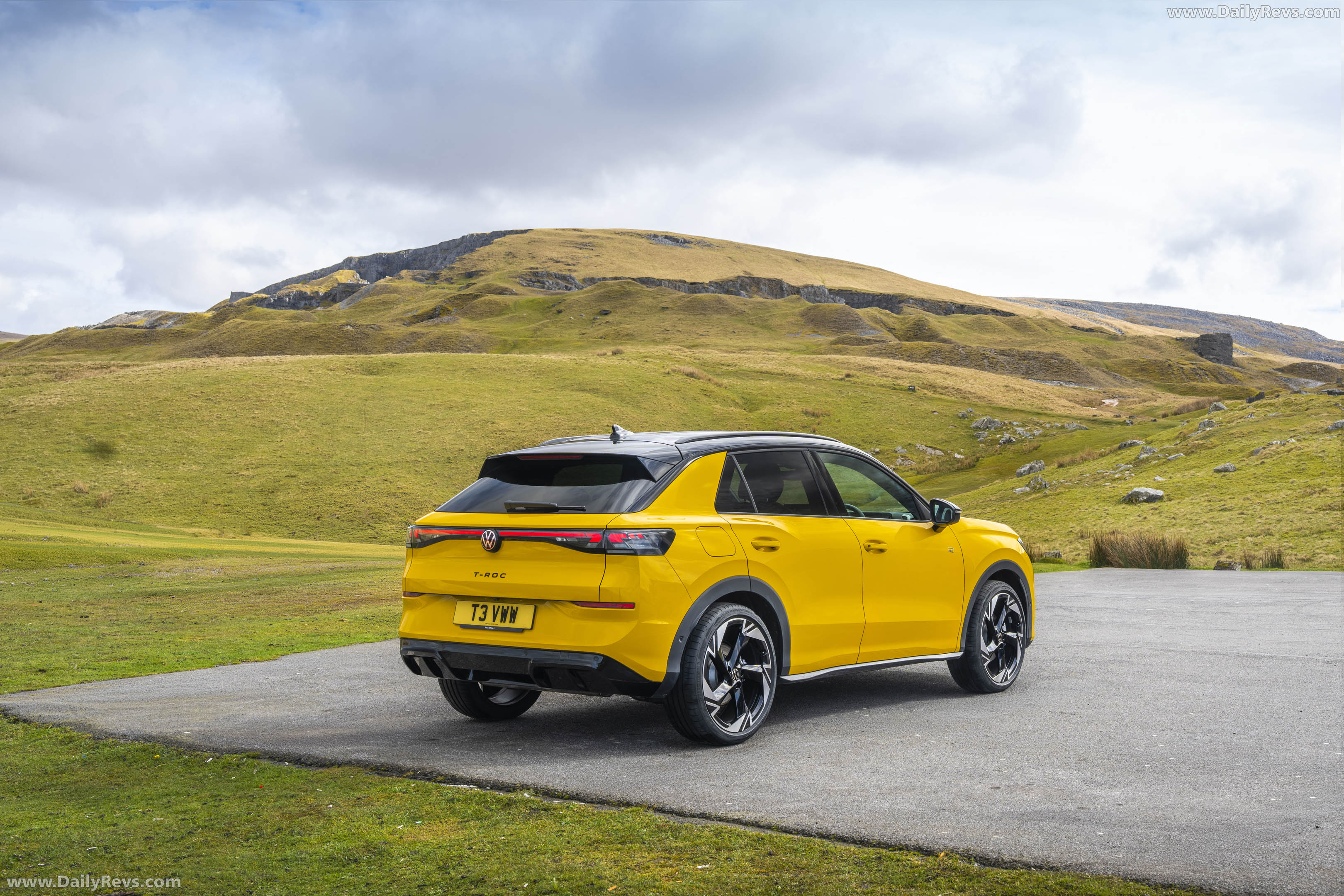 2026 Volkswagen T-Roc R-Line UK Version Rear View