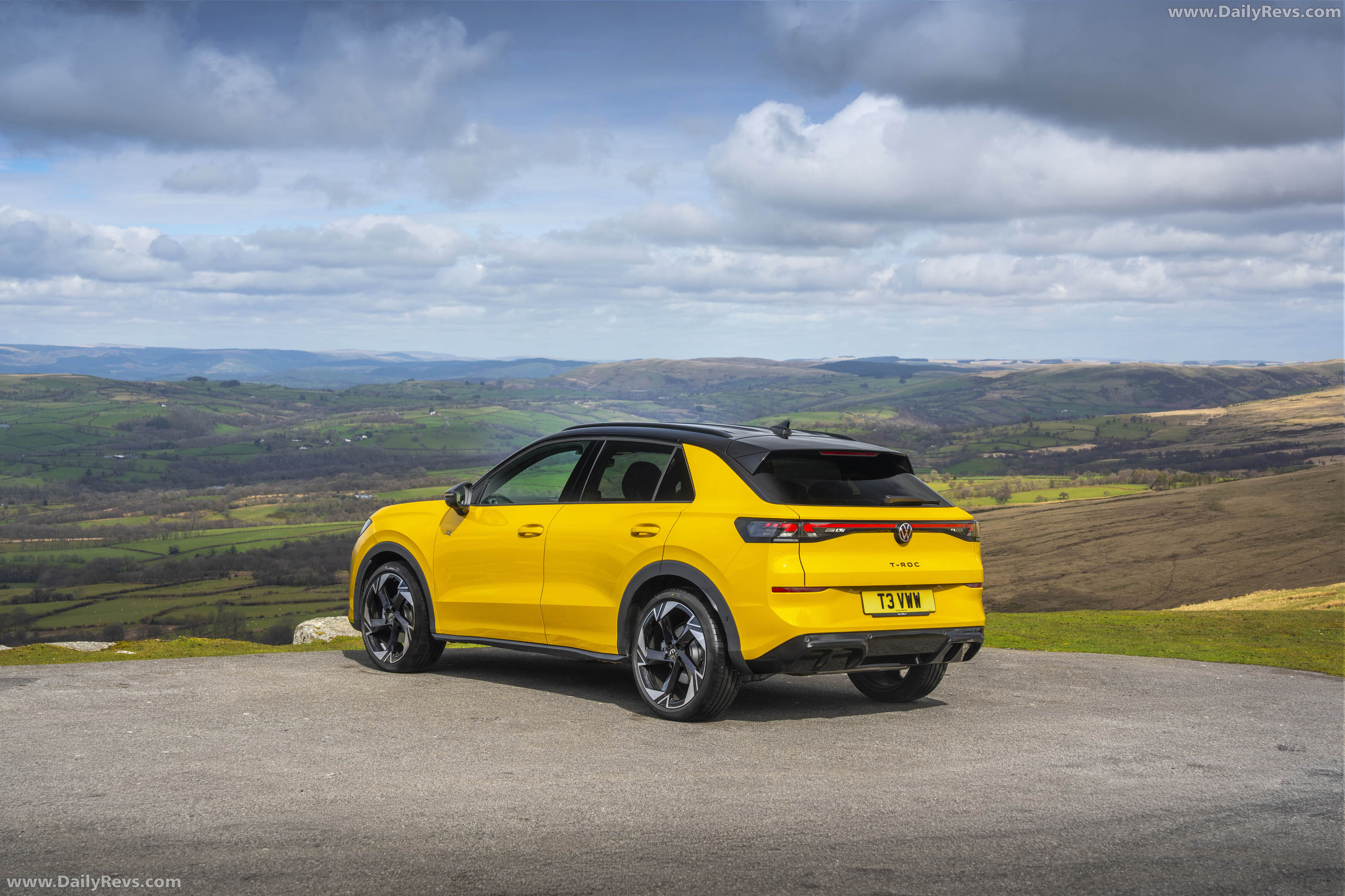 2026 Volkswagen T-Roc R-Line UK Version Rear View