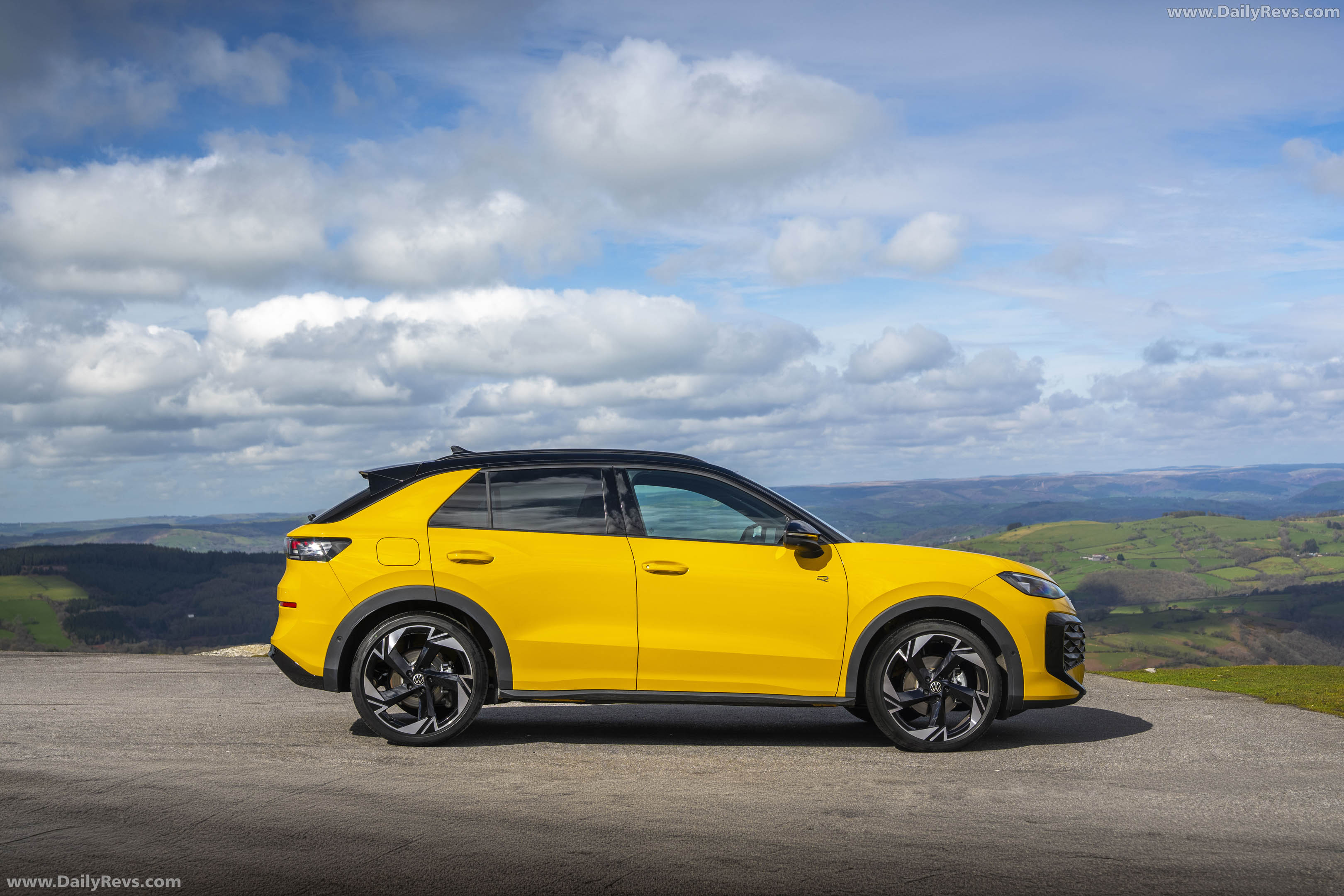 2026 Volkswagen T-Roc R-Line UK Version Side View