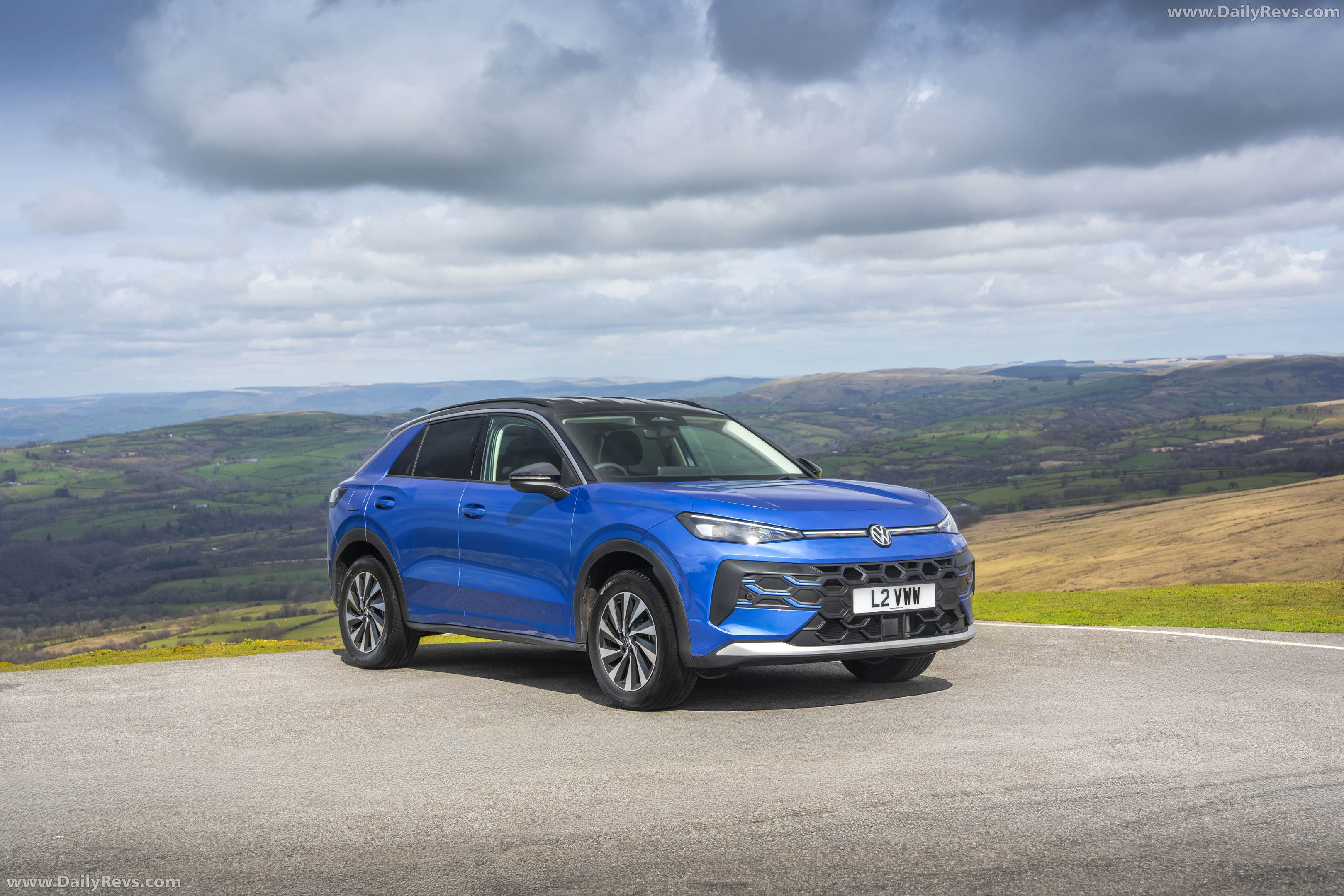 2026 Volkswagen T-Roc Life Front View