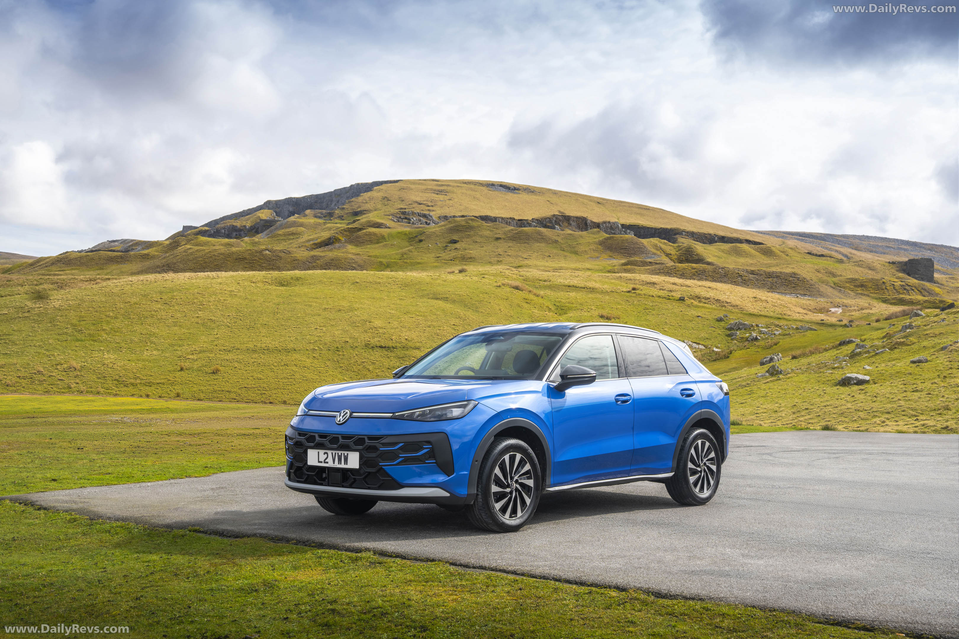 2026 Volkswagen T-Roc Life Front View