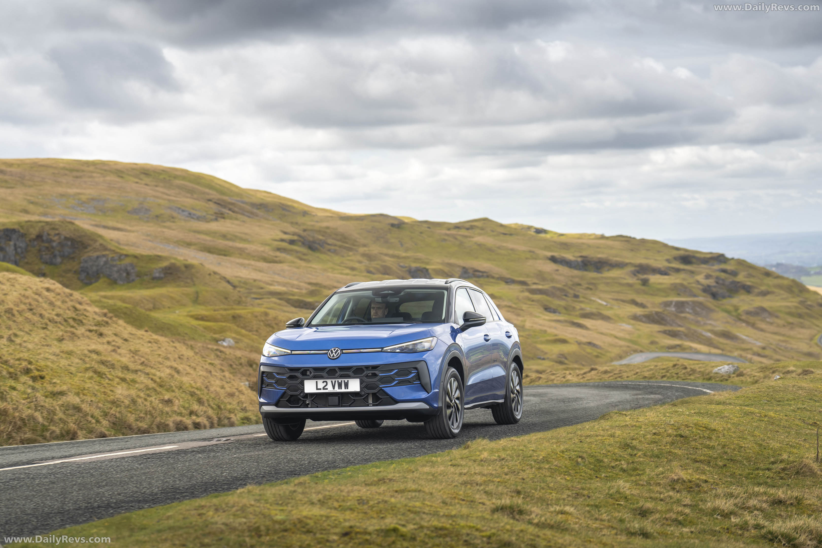 2026 Volkswagen T-Roc Life Front View