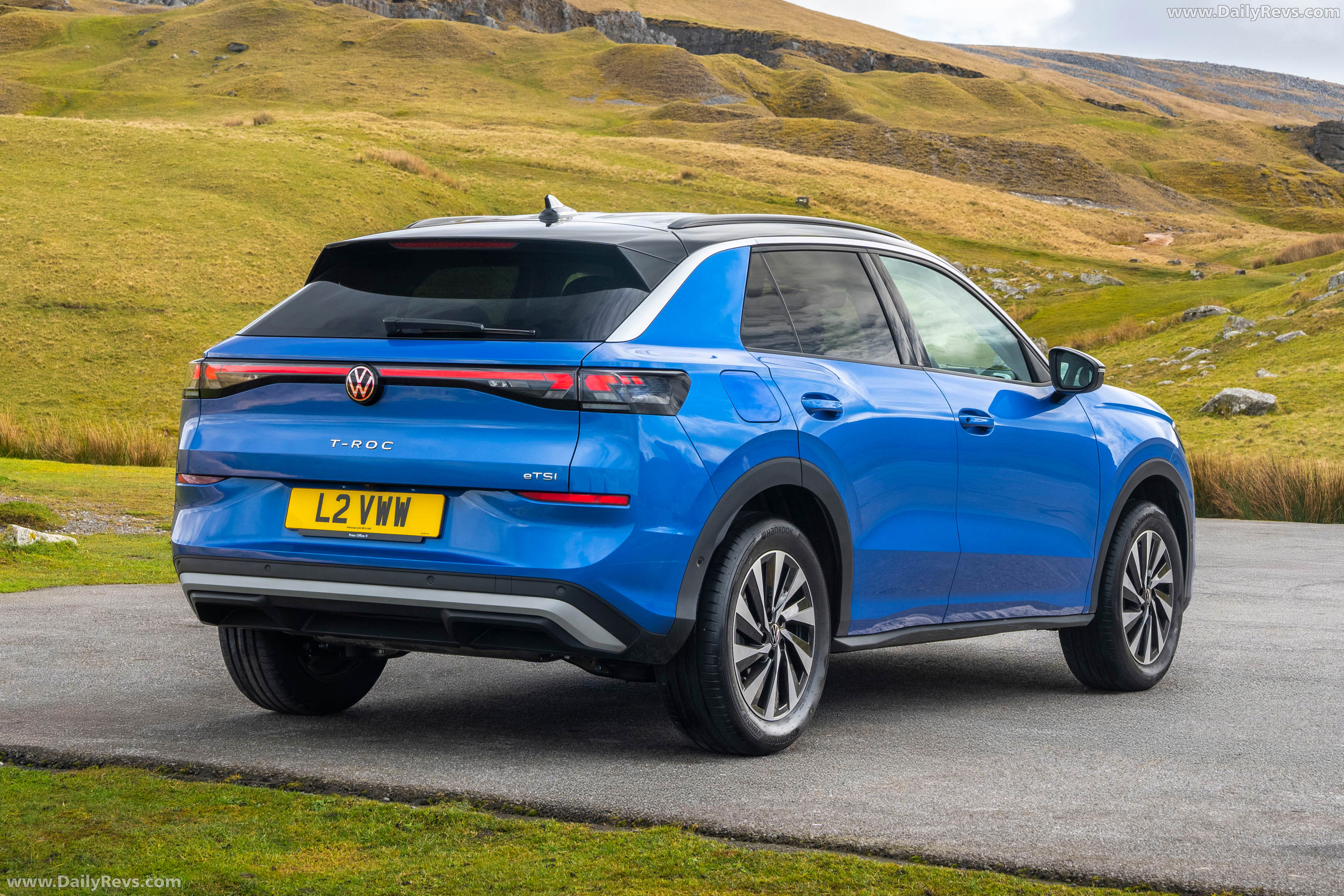 2026 Volkswagen T-Roc Life Rear View