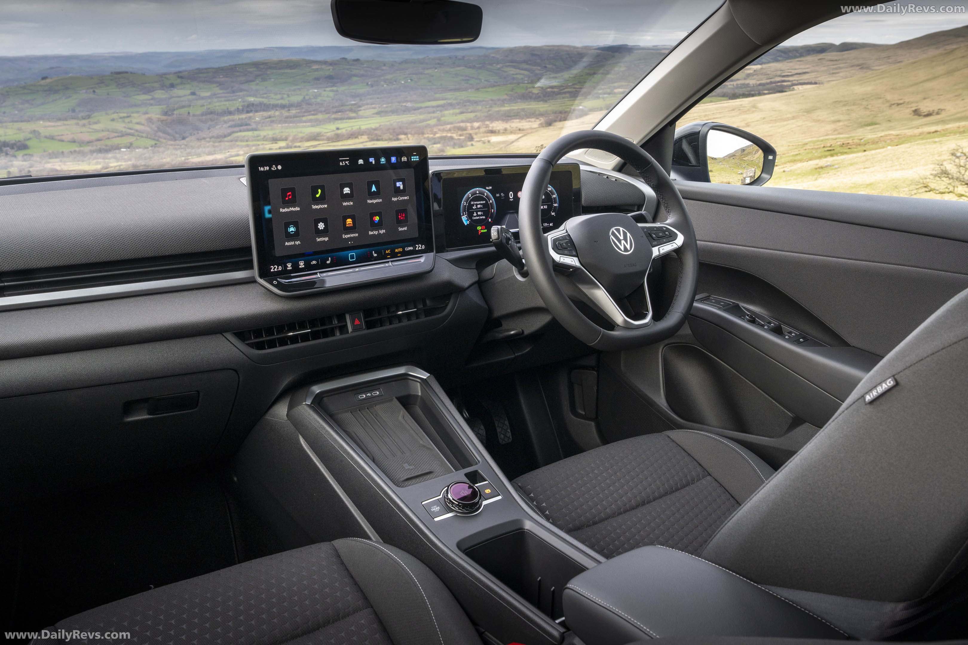 2026 Volkswagen T-Roc Life Interior