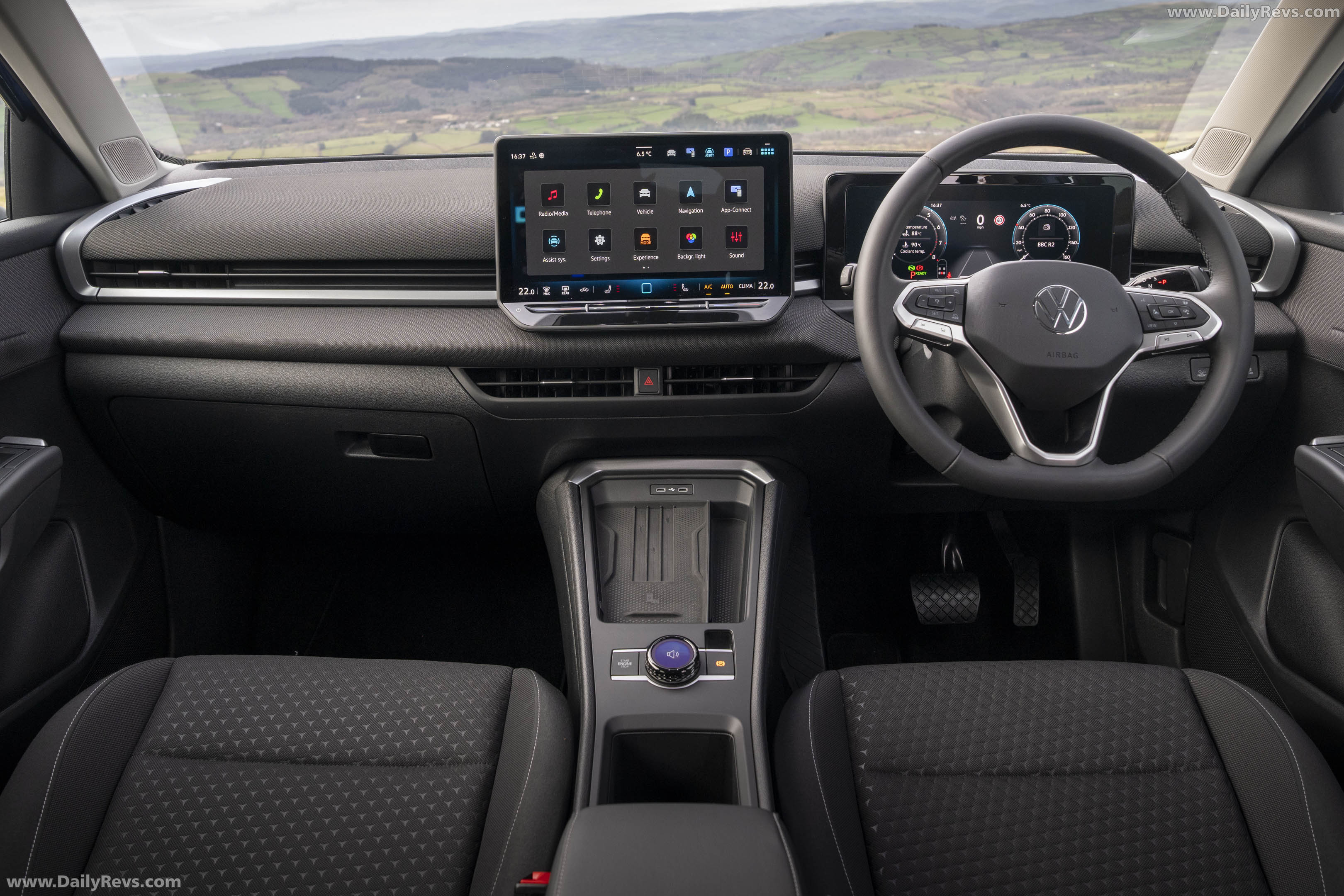 2026 Volkswagen T-Roc Life Interior