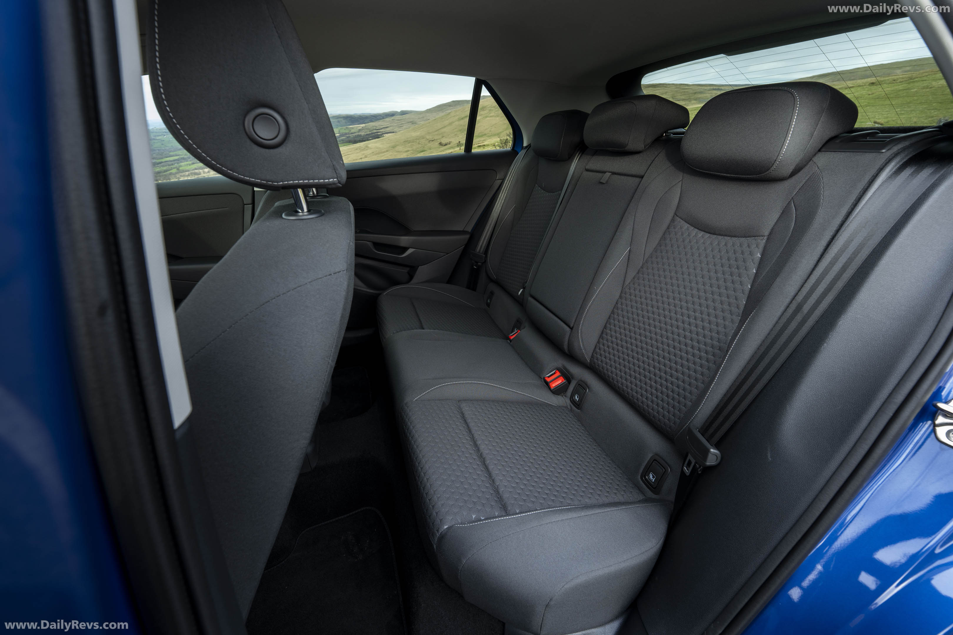 2026 Volkswagen T-Roc Life Interior