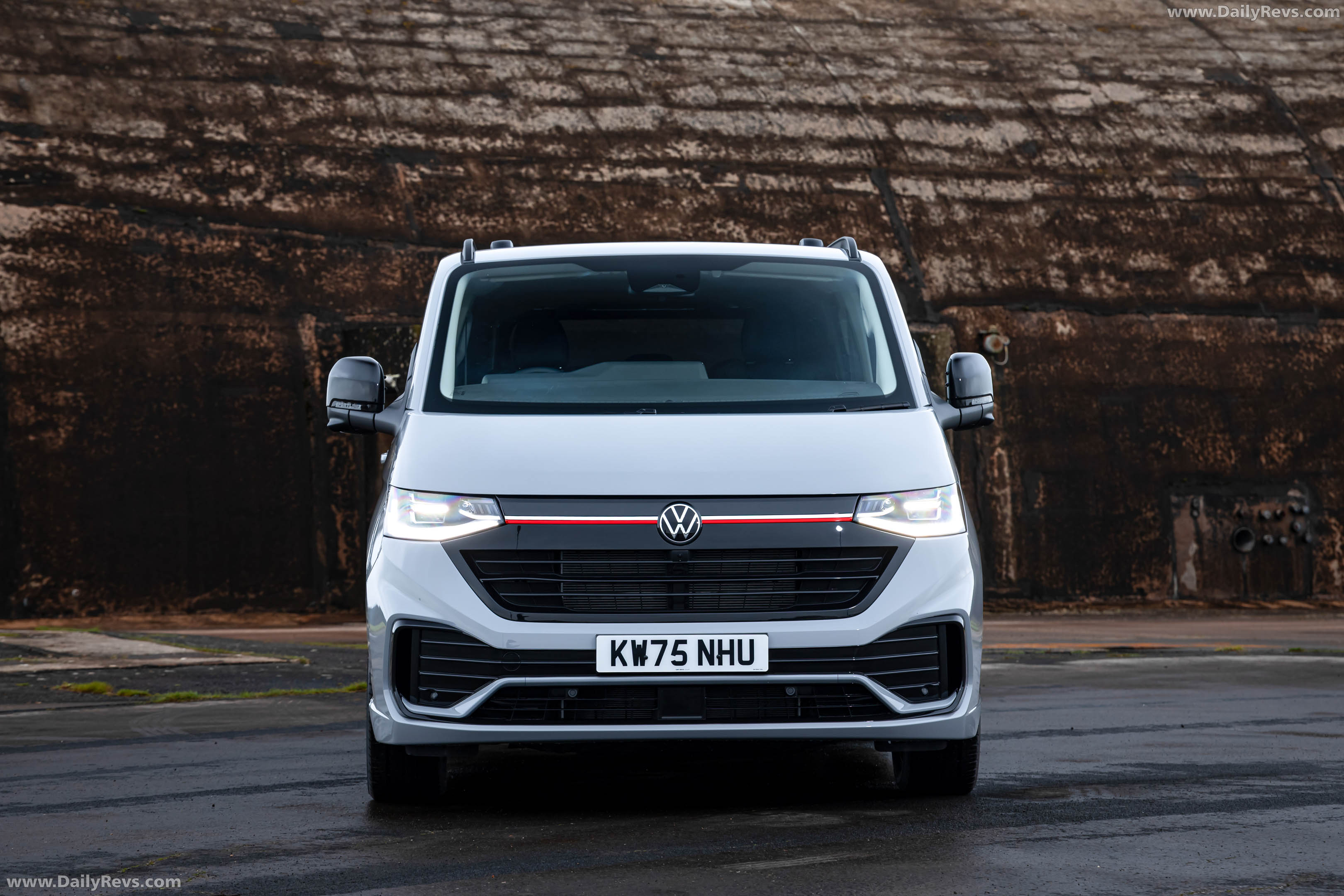 2026 Volkswagen Transporter Sportline UK Version Front View