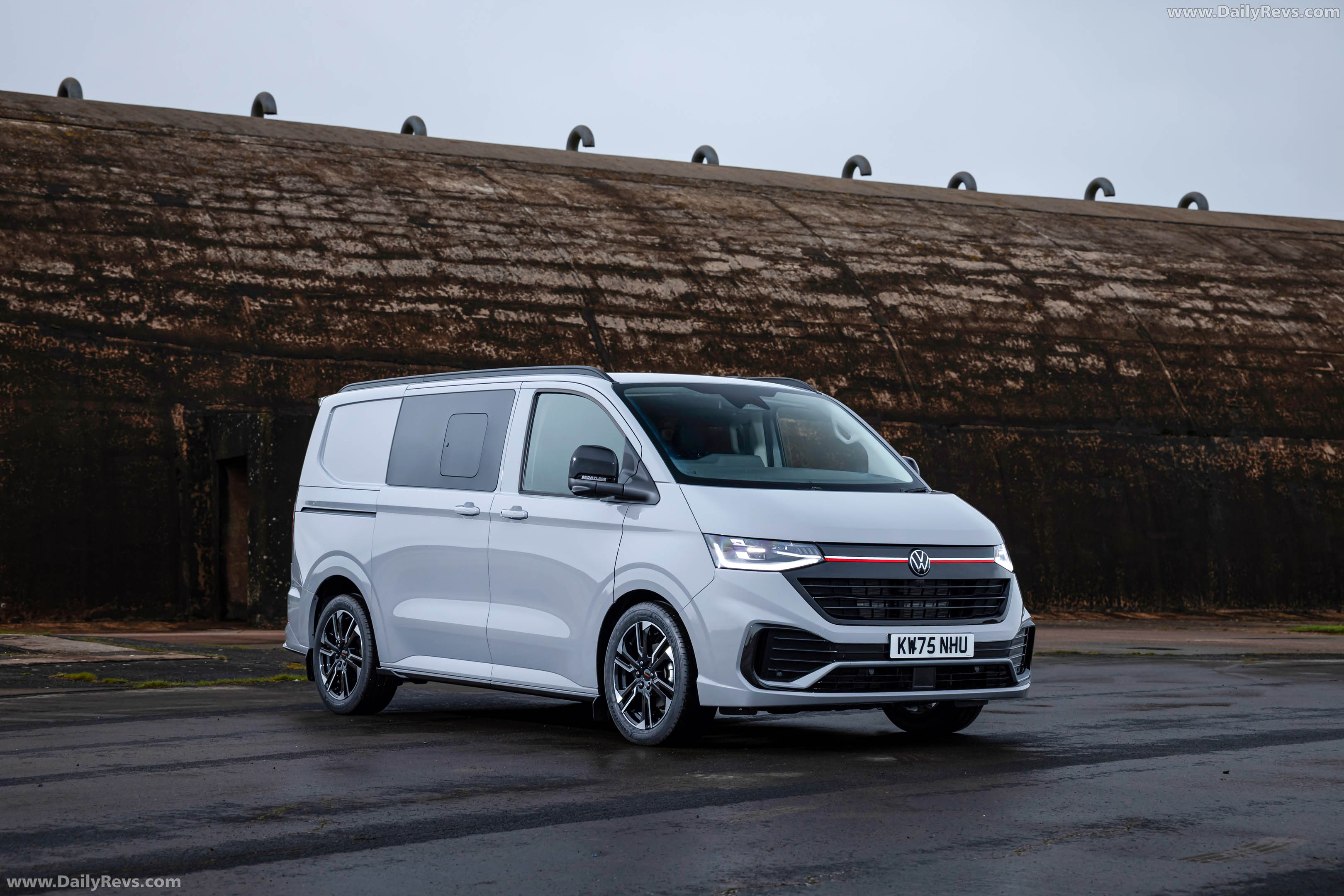 2026 Volkswagen Transporter Sportline UK Version Front View