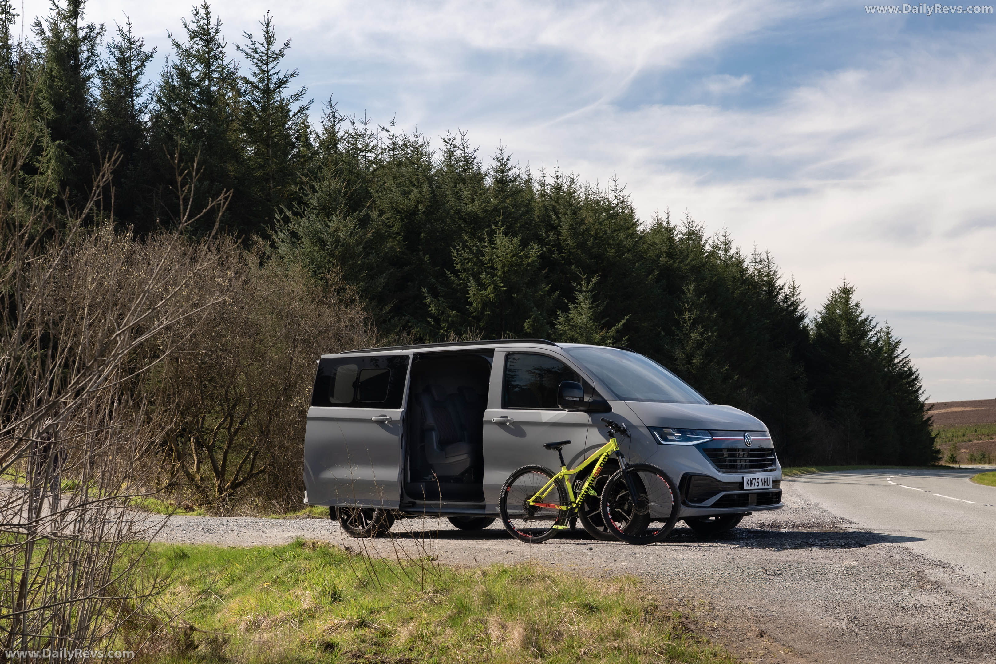 2026 Volkswagen Transporter Sportline UK Version Front View