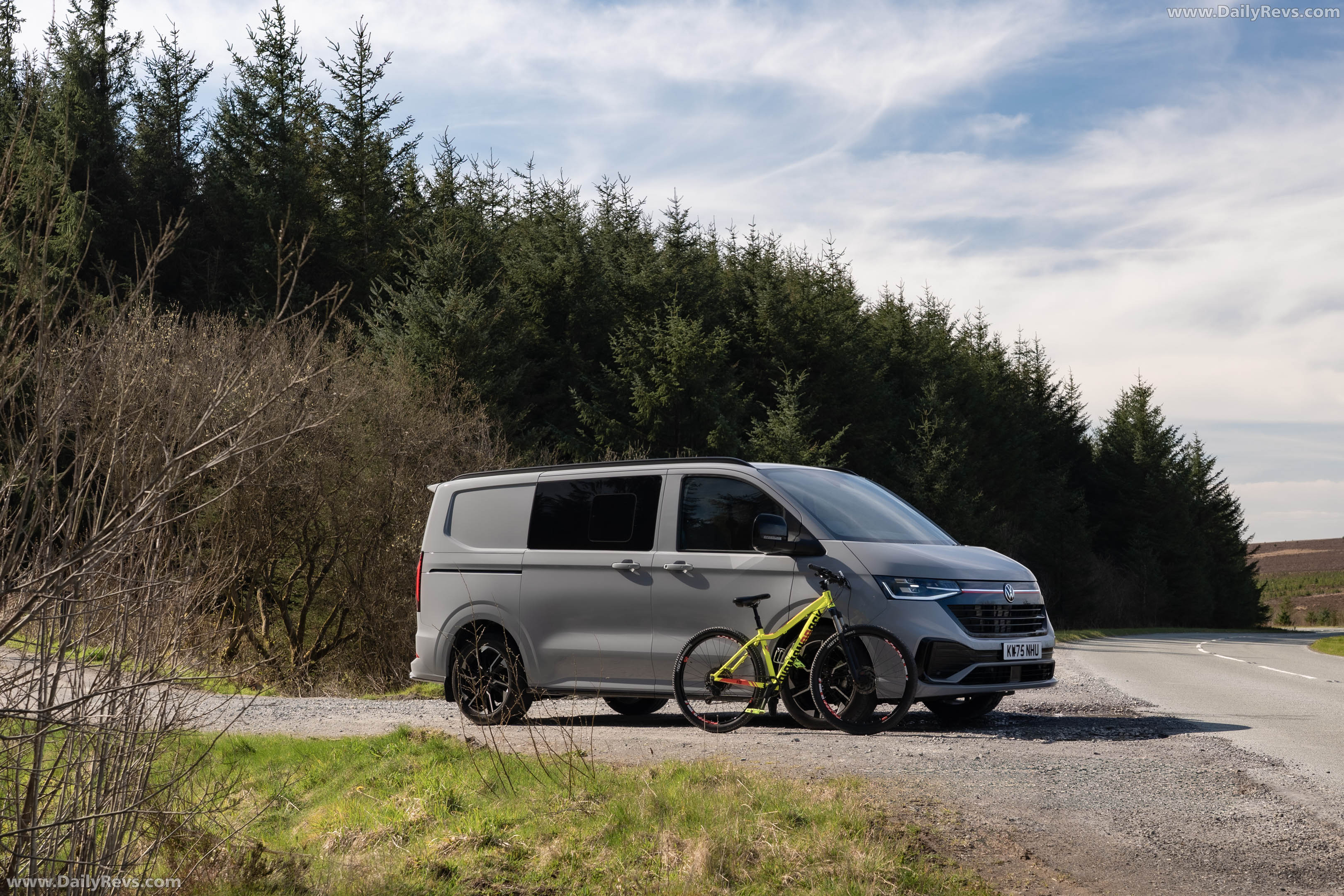 2026 Volkswagen Transporter Sportline UK Version Front View