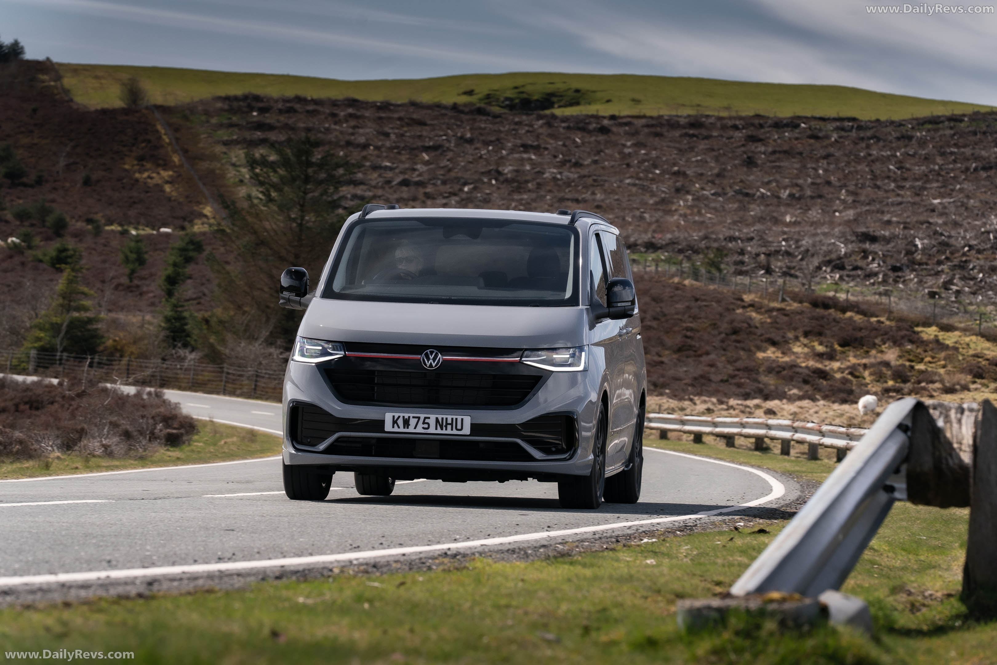 2026 Volkswagen Transporter Sportline UK Version Front View