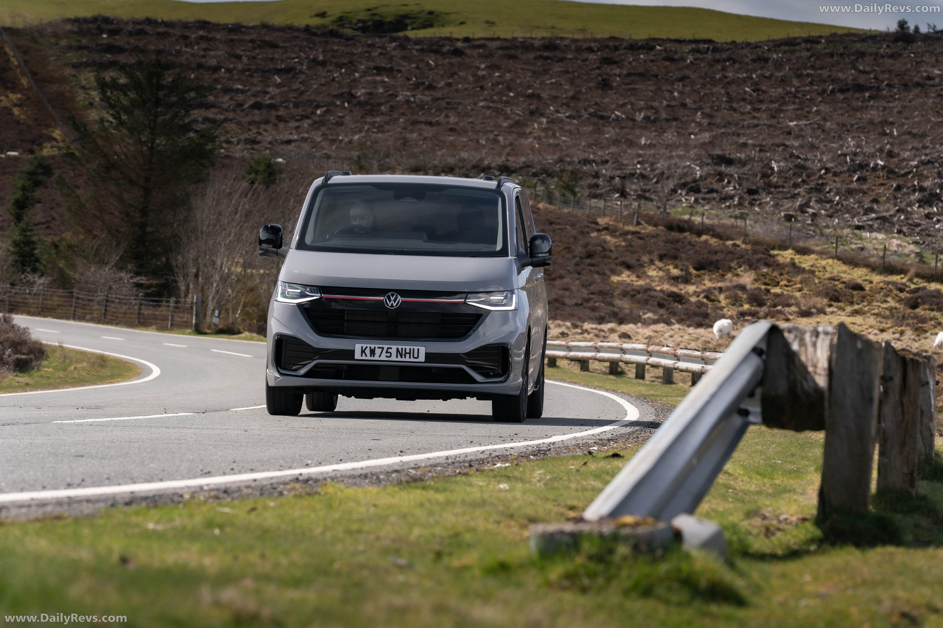 2026 Volkswagen Transporter Sportline UK Version Front View