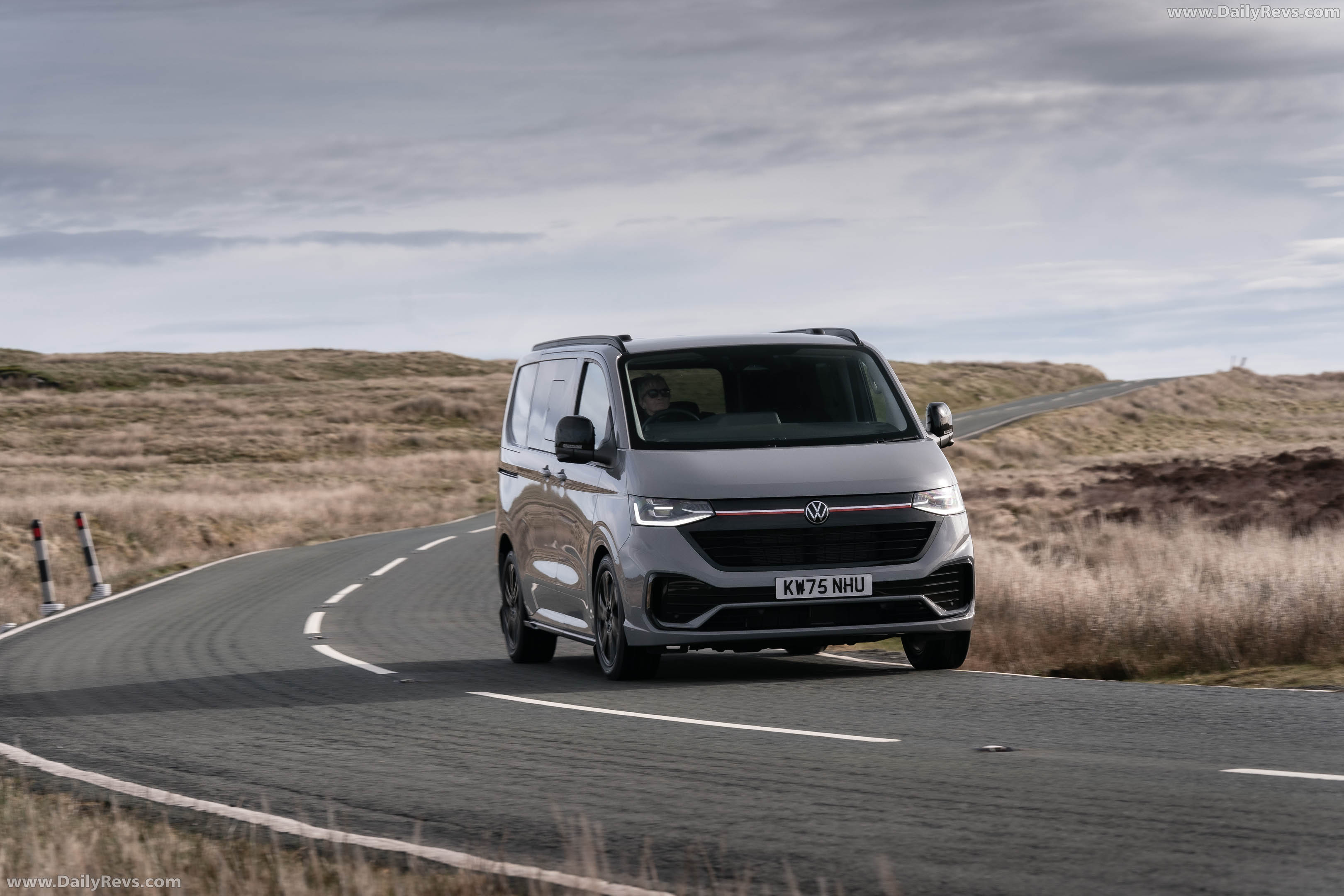 2026 Volkswagen Transporter Sportline UK Version Front View