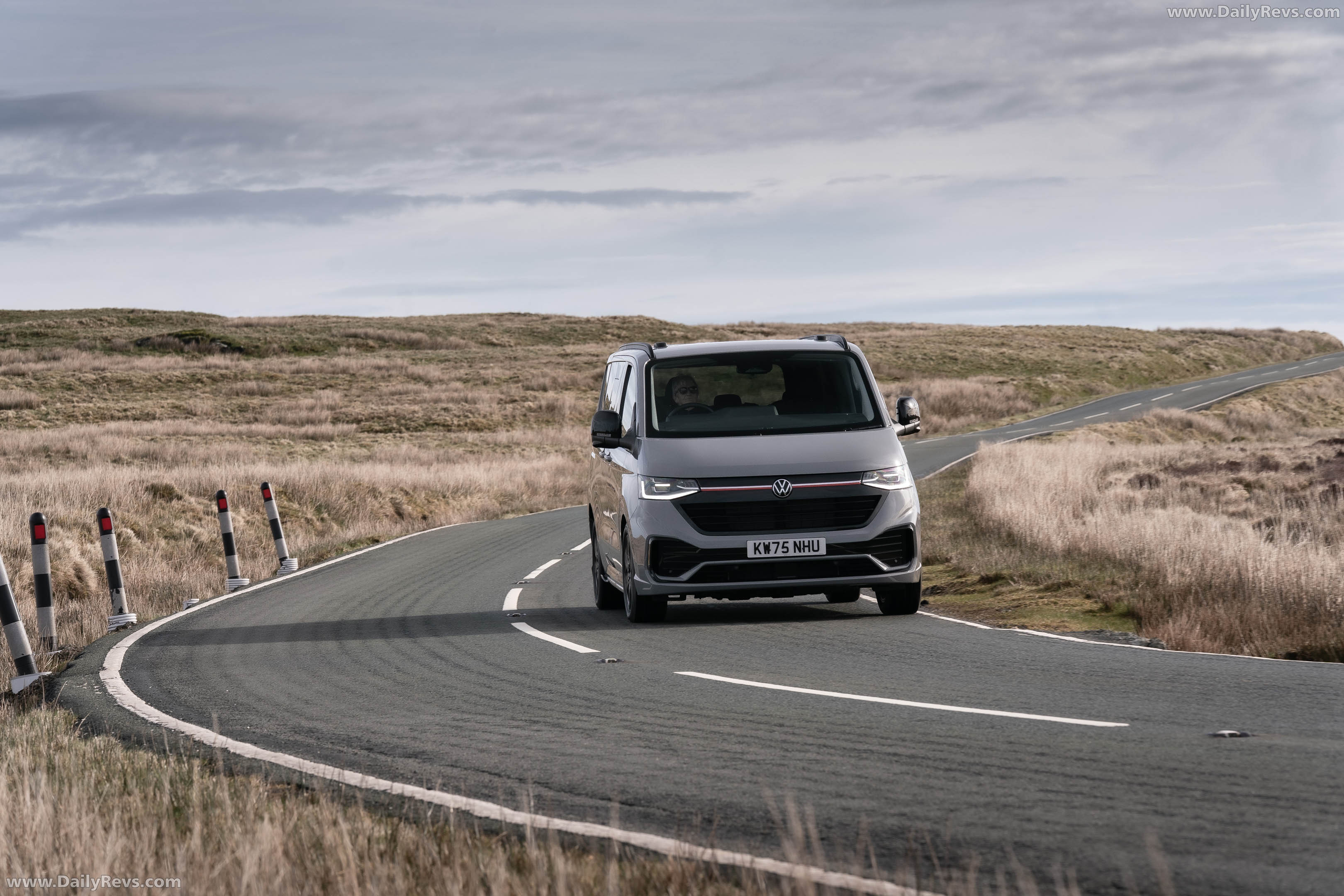 2026 Volkswagen Transporter Sportline UK Version Front View