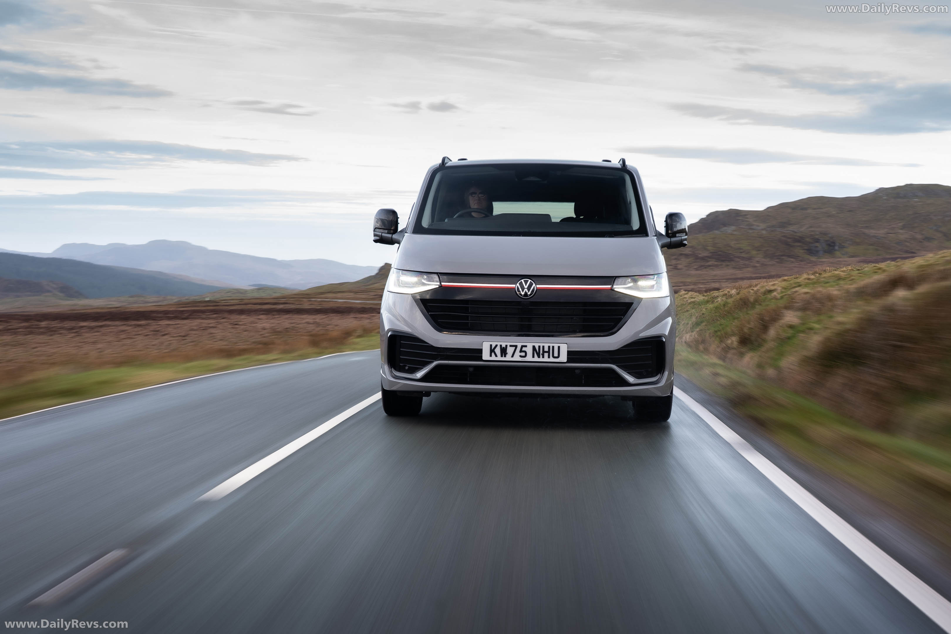2026 Volkswagen Transporter Sportline UK Version Front View