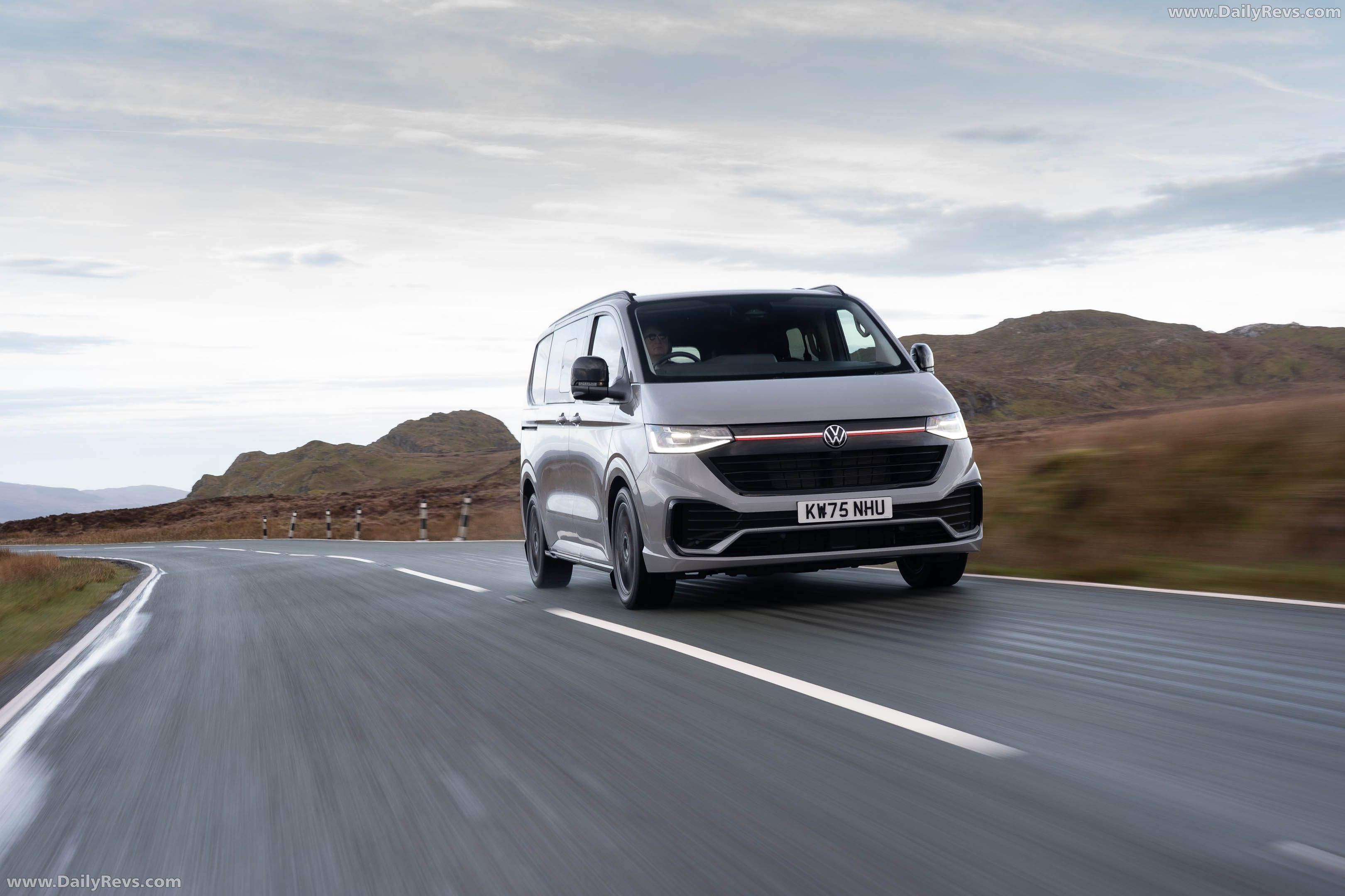2026 Volkswagen Transporter Sportline UK Version Front View