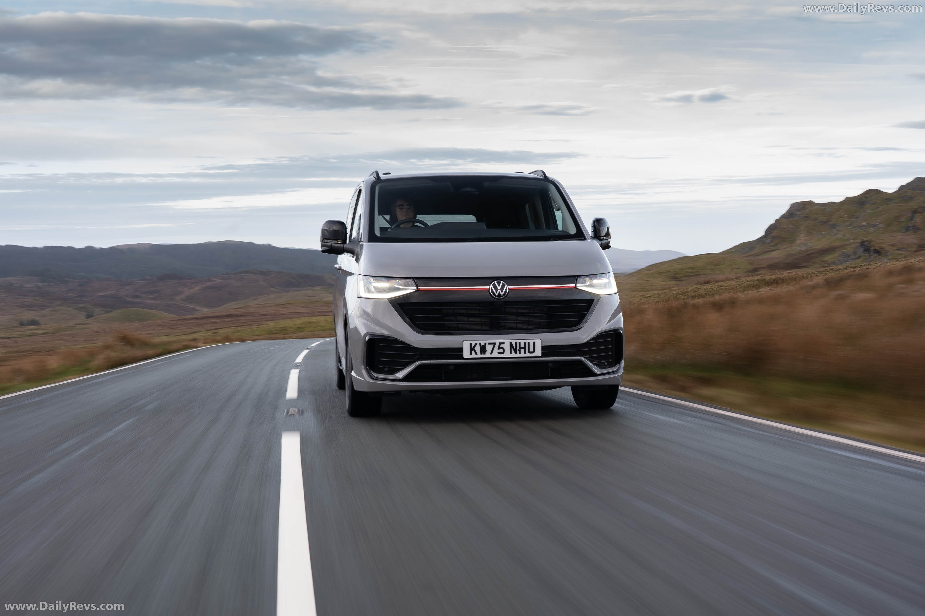 2026 Volkswagen Transporter Sportline UK Version Front View