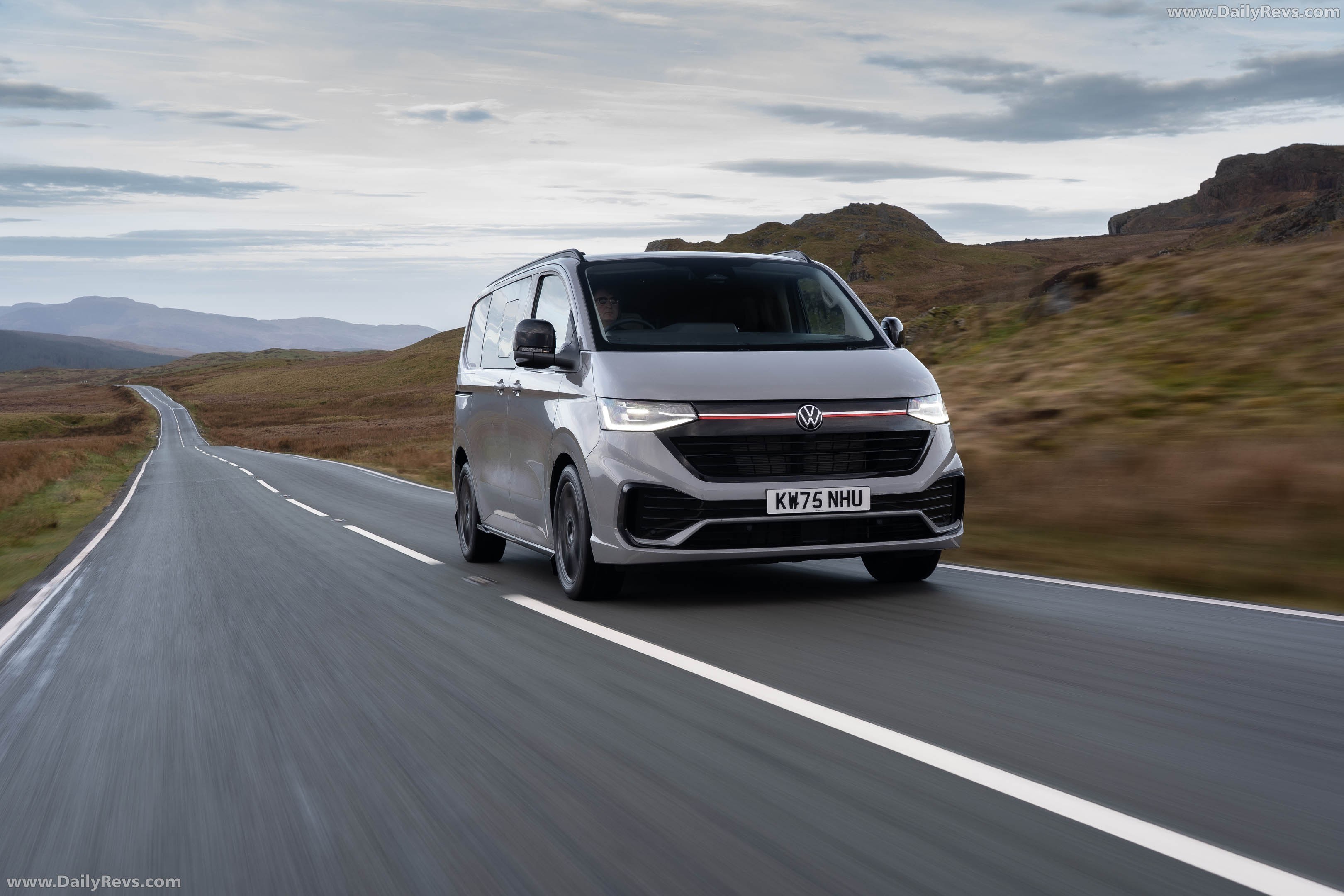 2026 Volkswagen Transporter Sportline UK Version Front View