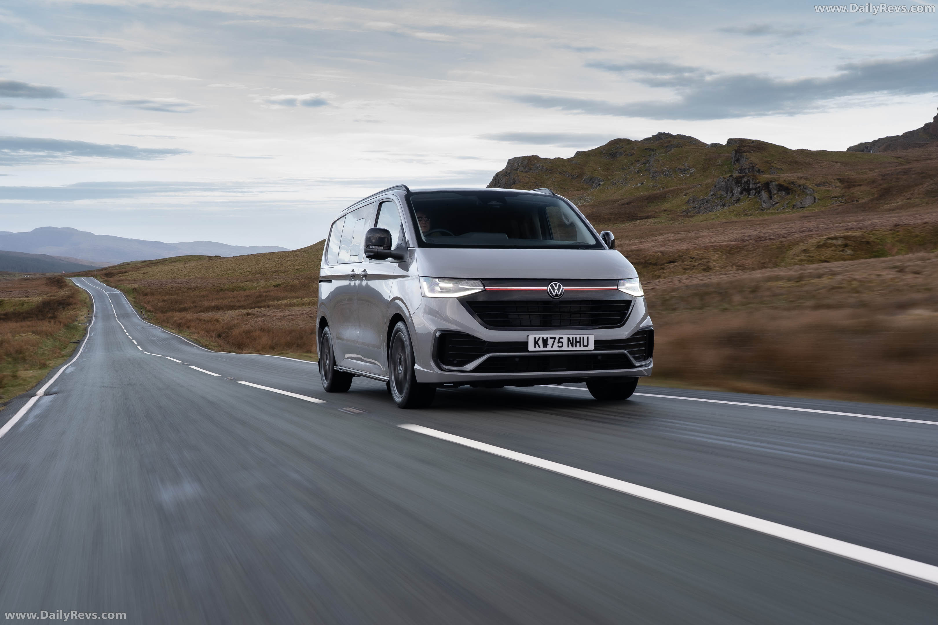 2026 Volkswagen Transporter Sportline UK Version Front View